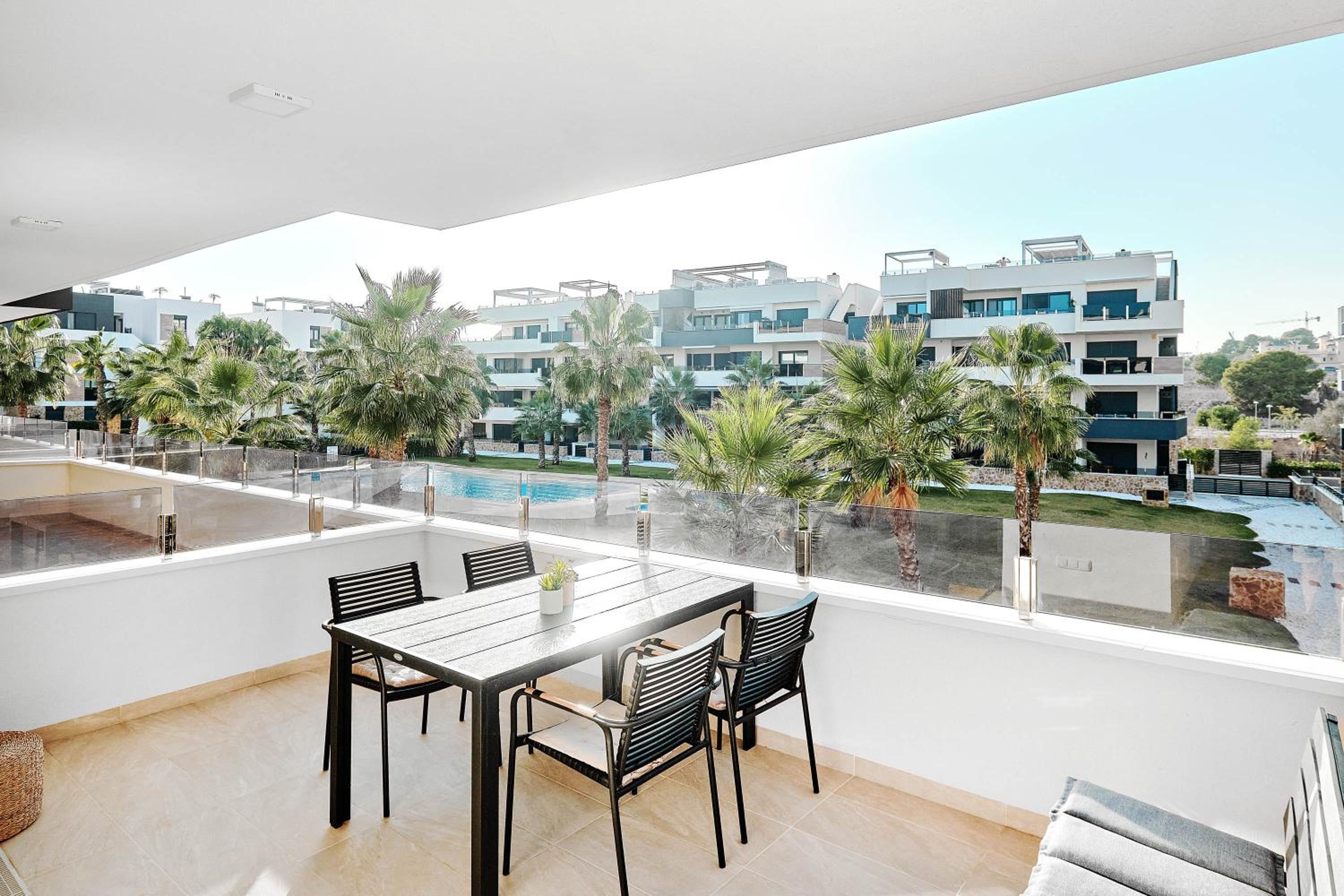 Sunrise new apartment with pool