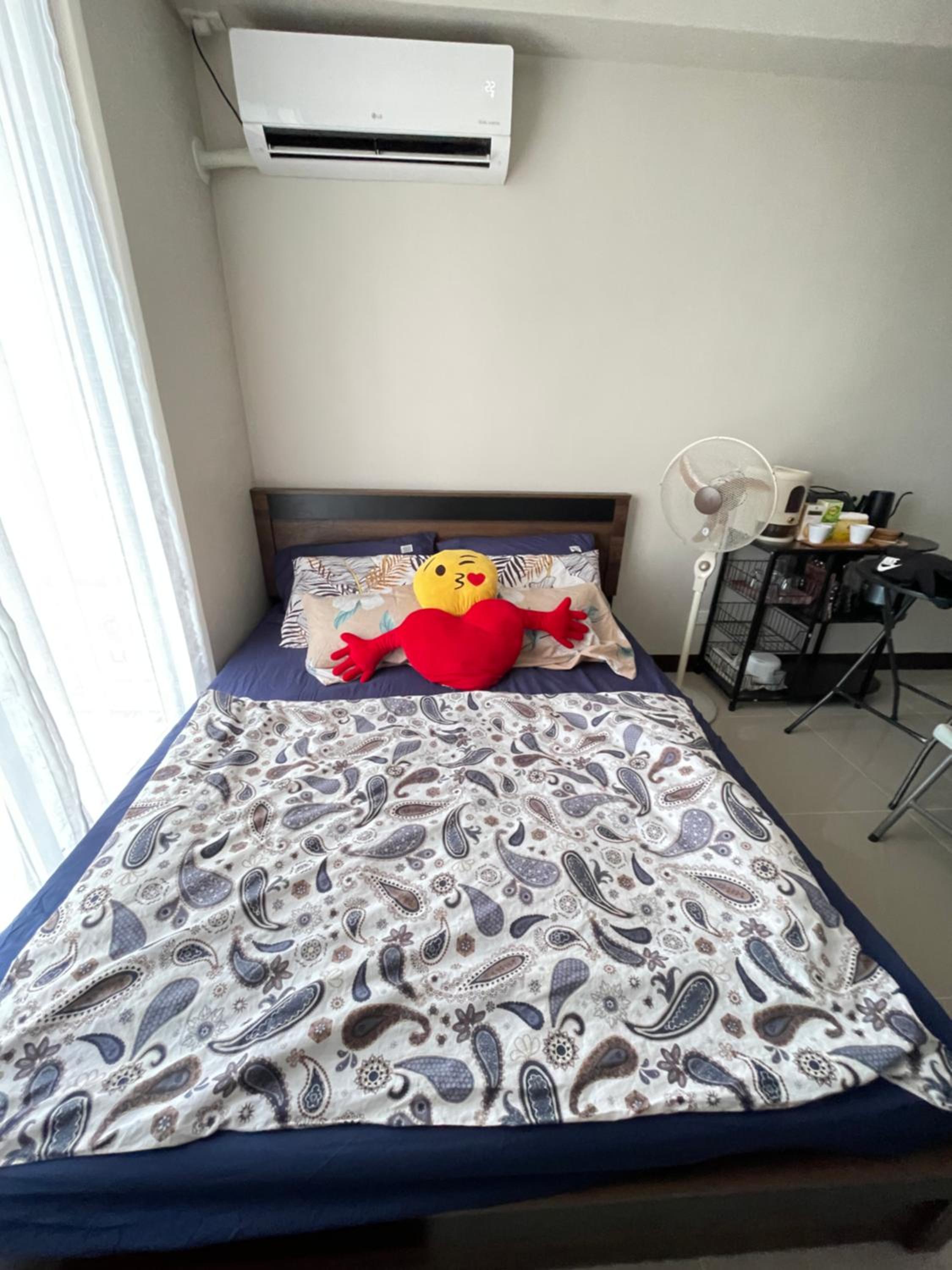 Cozy Studio Unit with Balcony view 5