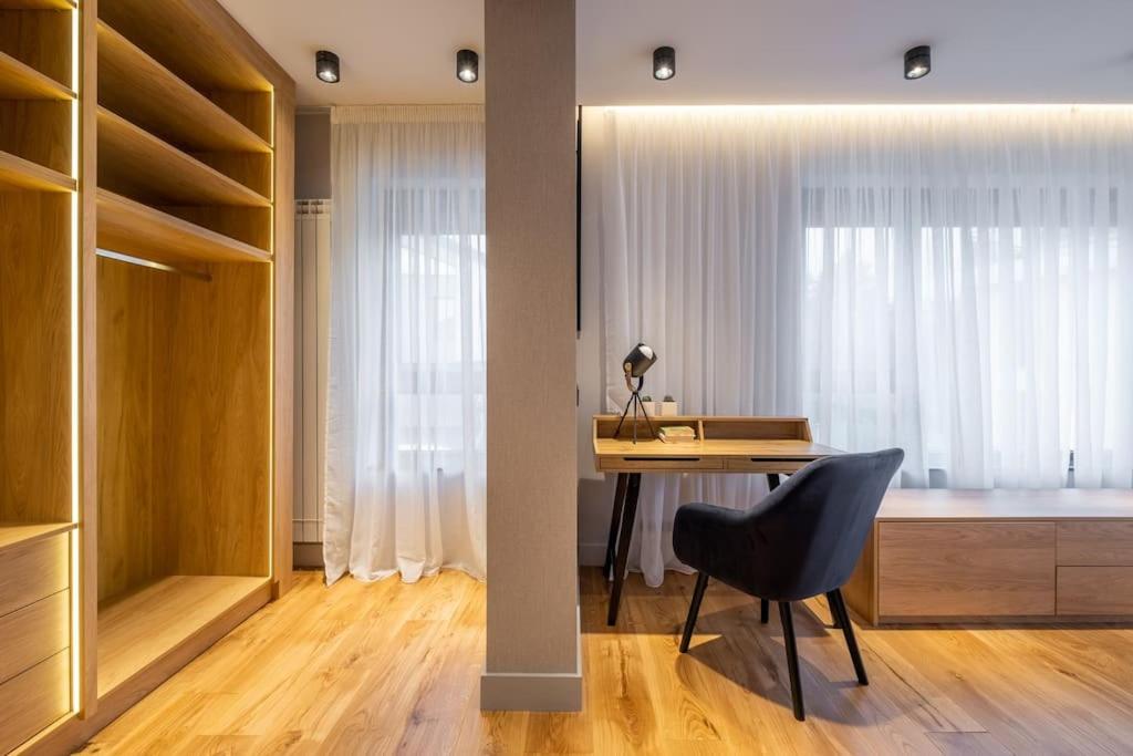Luxurious House in an Exclusive Complex, Mount View