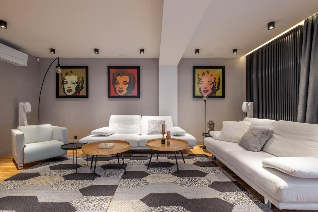 Luxurious House in an Exclusive Complex, Mount View