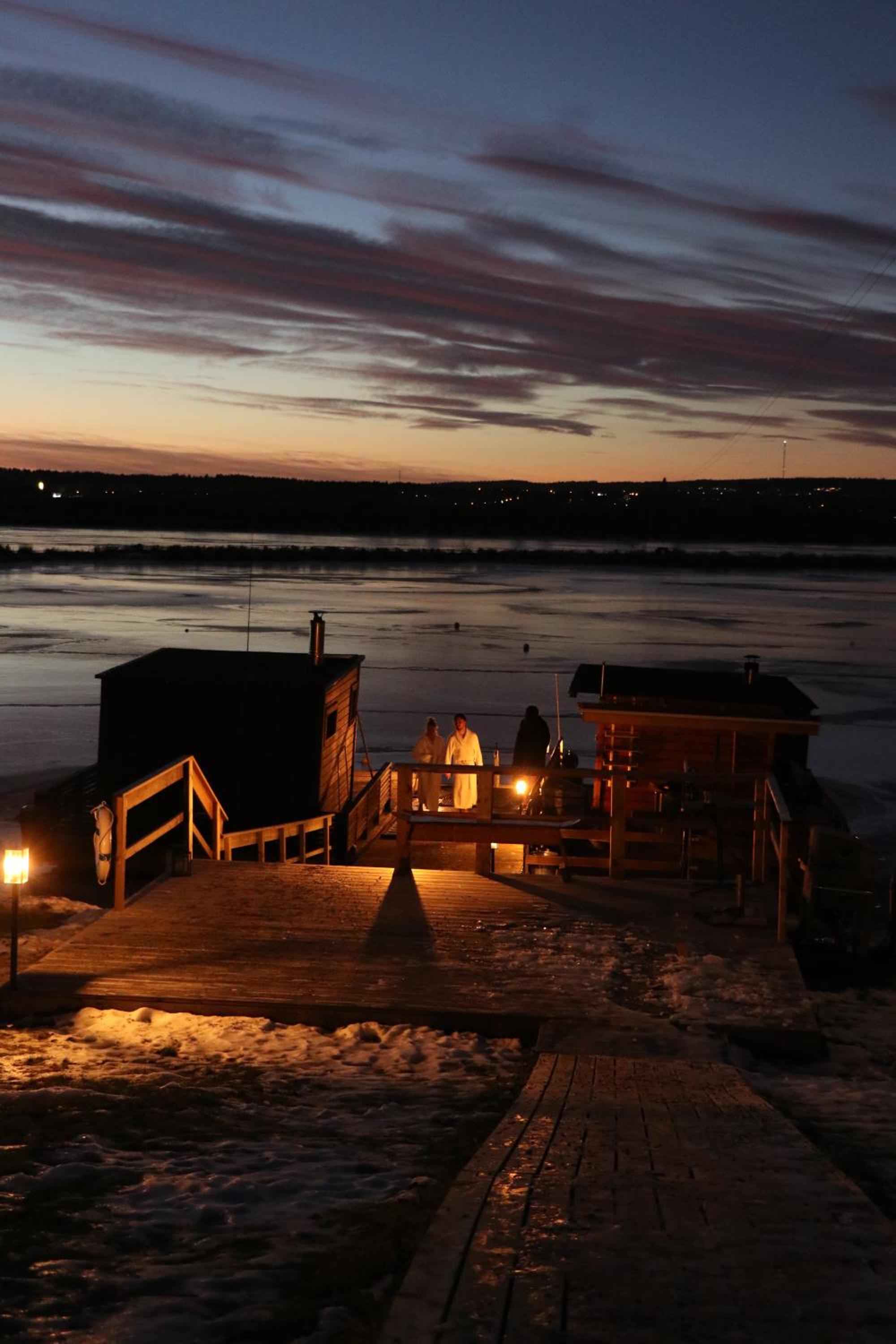 AuroraHut at Sauna Retreat