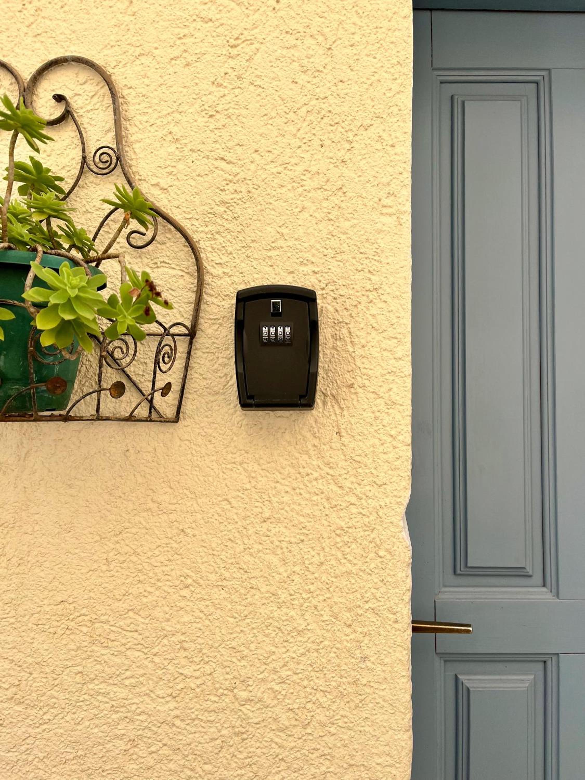 Old Town Cozy Apartment in Split Walk to Diocletians Palace and Beaches