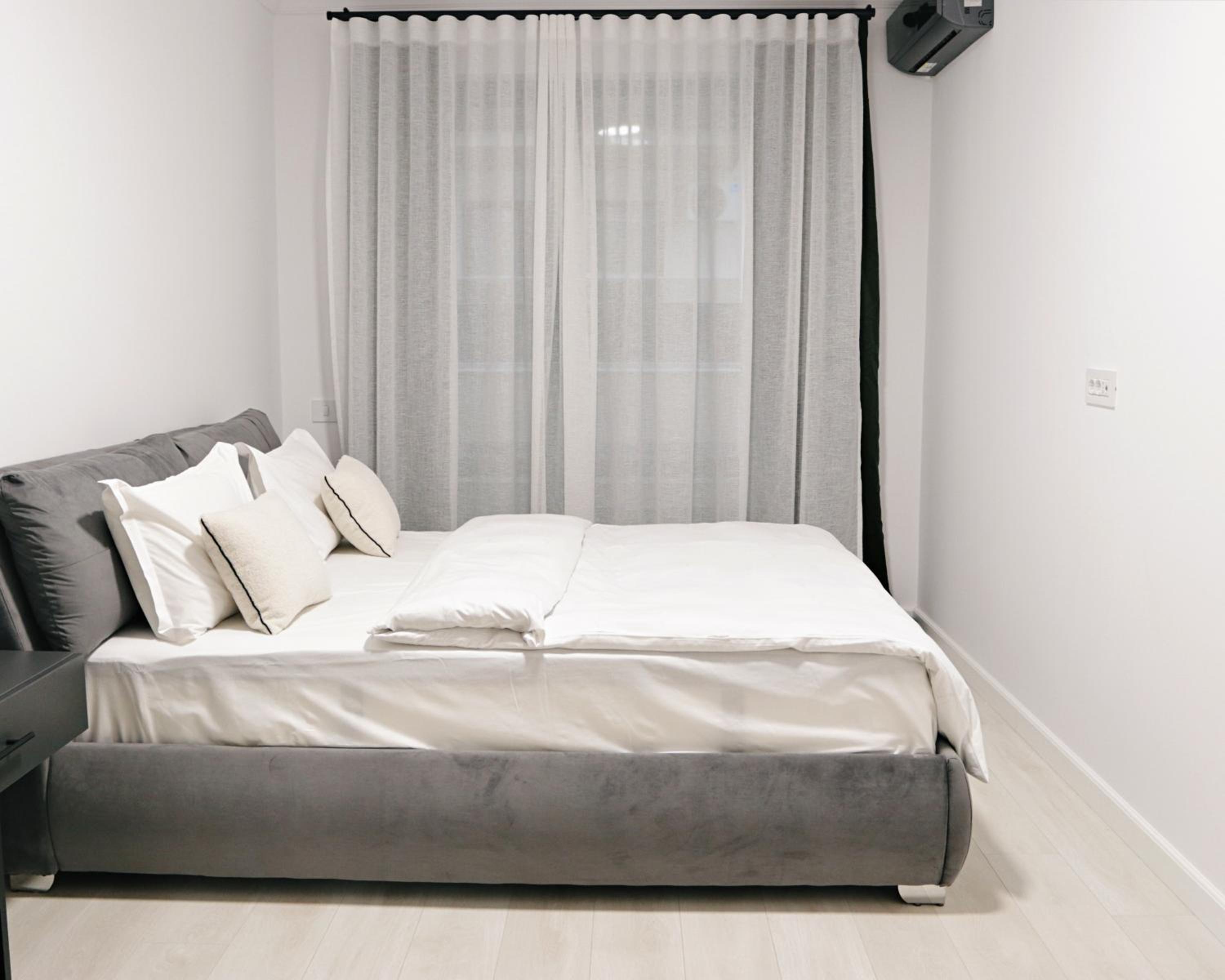 Via 5 I 2 BR apartment on Pipera Blvd view 5