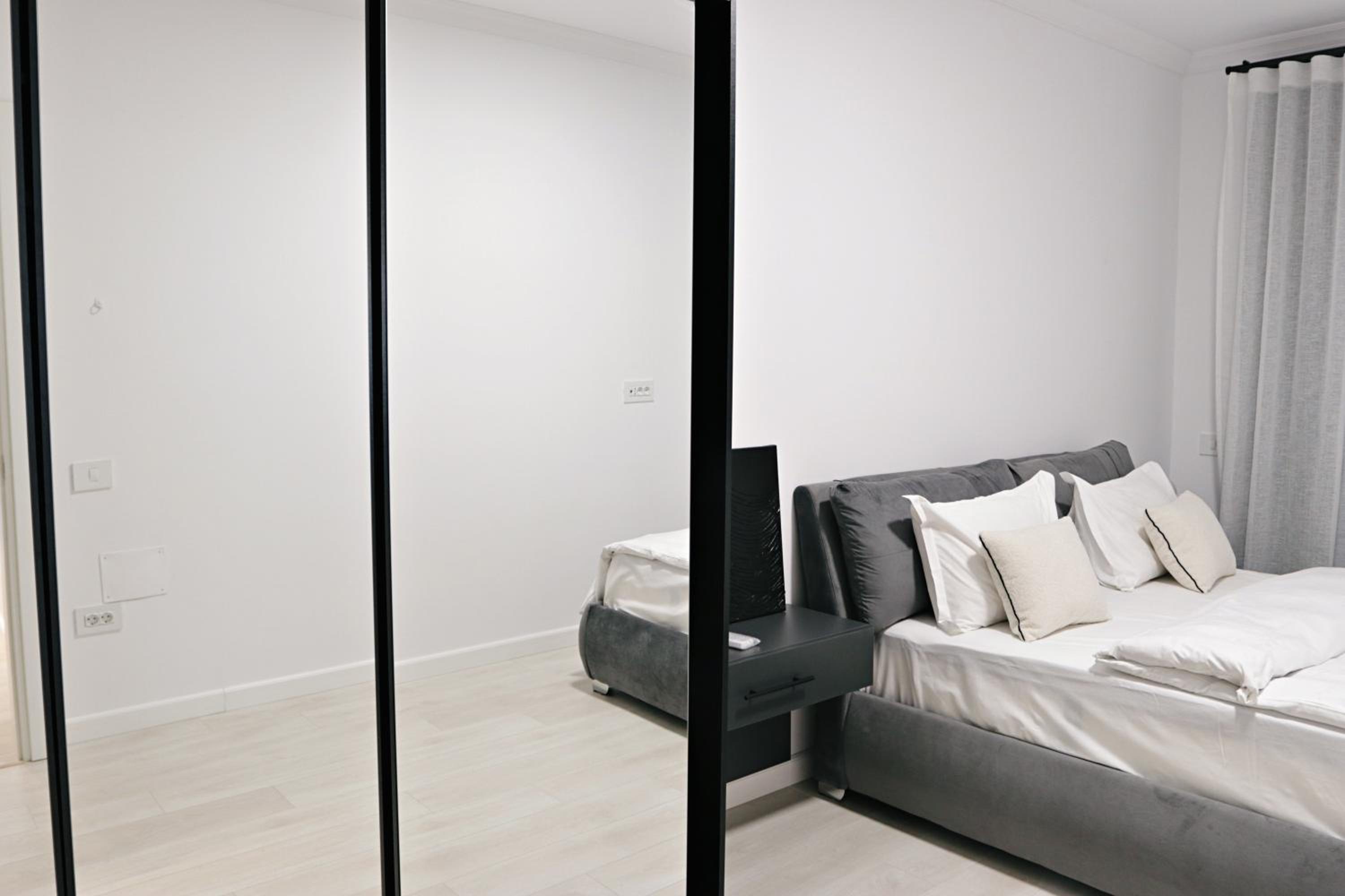 Via 5 I 2 BR apartment on Pipera Blvd view 2