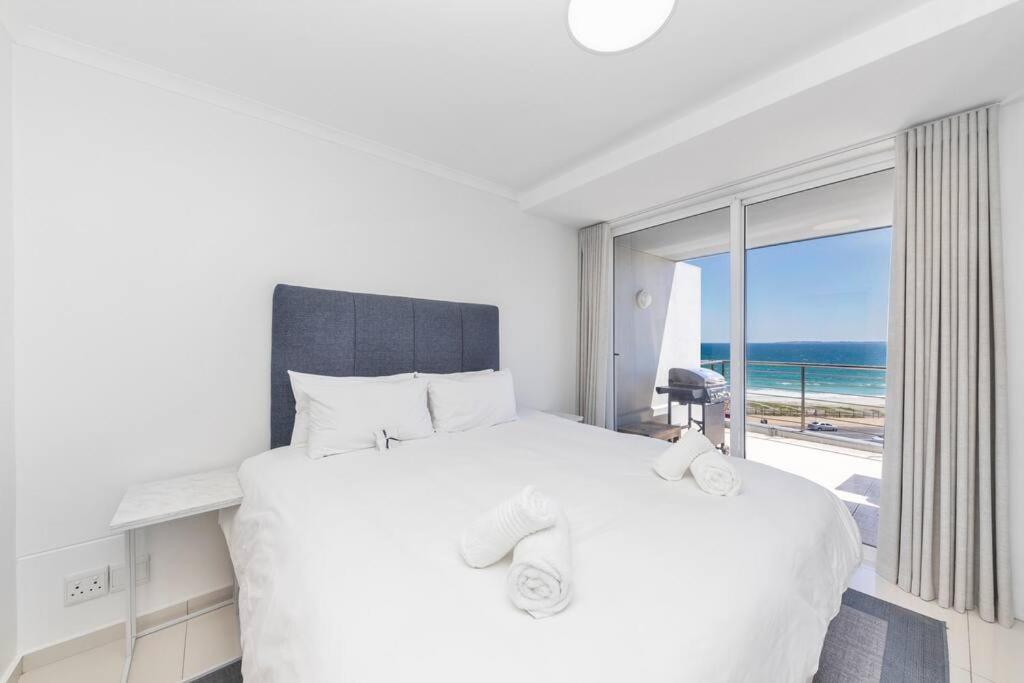 Horizon Bay 202 Beachfront APT, Bloubergstrand view 4