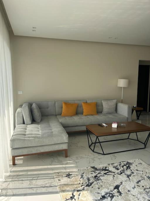 Zen stays Sunny 2BR Lakeview