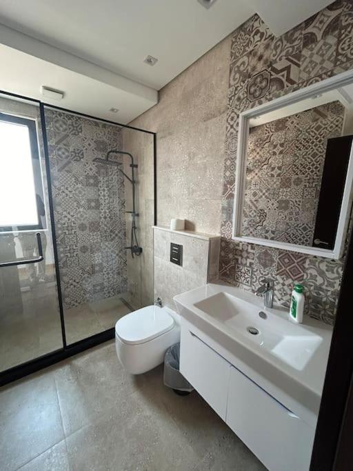 Zen stays Sunny 2BR Lakeview