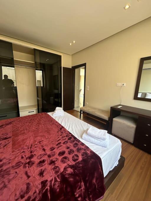 Zen stays Sunny 2BR Lakeview