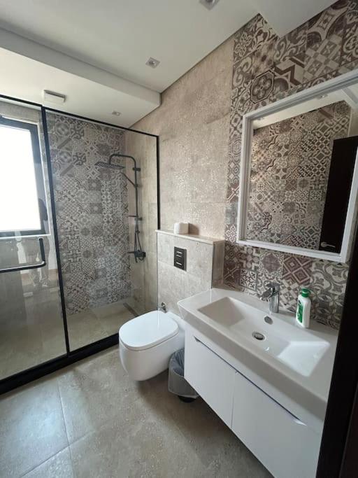 Zen stays Sunny 2BR Lakeview