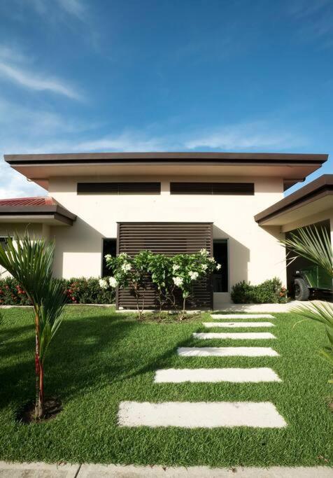 Amazing Beach Side Home-Walk to Best Beach in Uvita