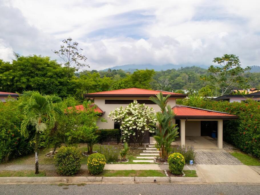 Amazing Beach Side Home-Walk to Best Beach in Uvita