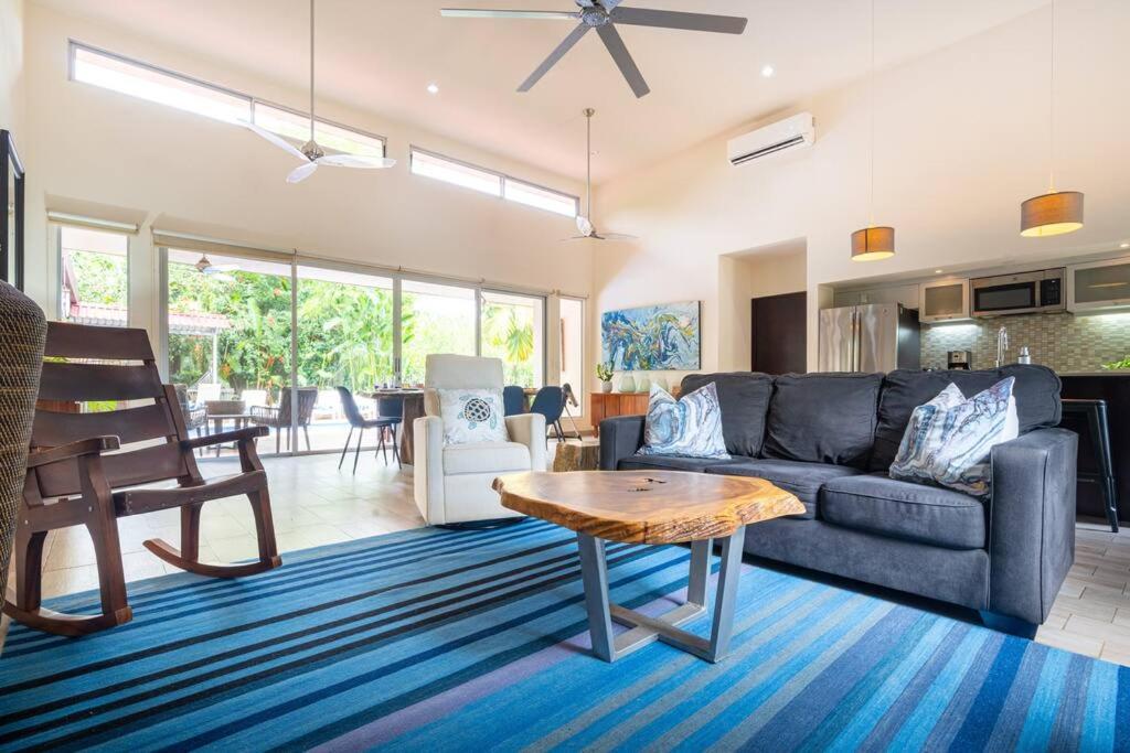 Amazing Beach Side Home-Walk to Best Beach in Uvita