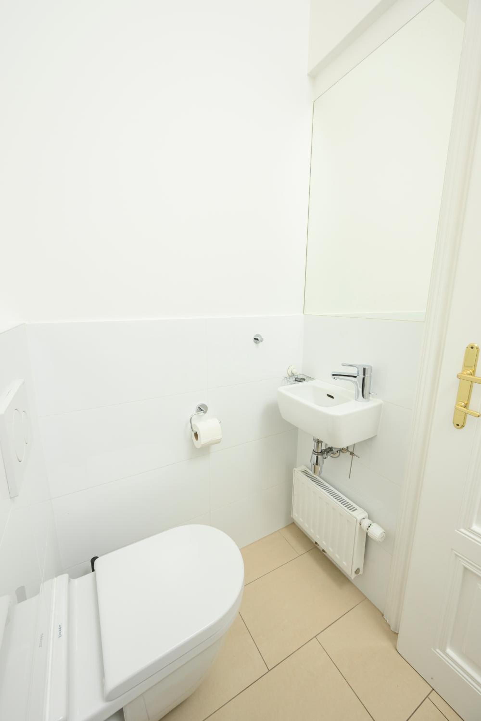 Vienna Rooftop Haven 120m, 3BR, Terrace, City Views!