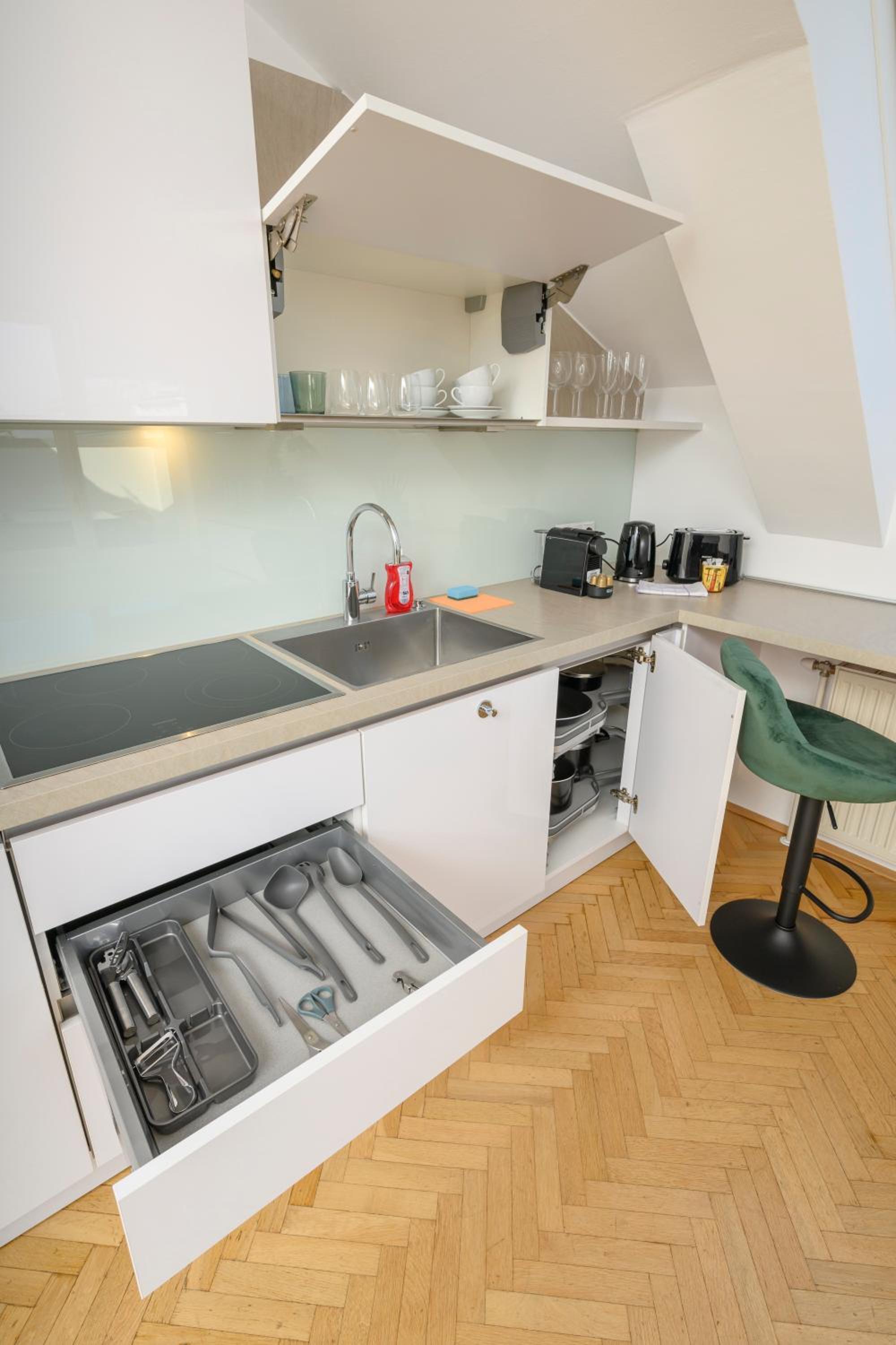 Vienna Rooftop Haven 120m, 3BR, Terrace, City Views!
