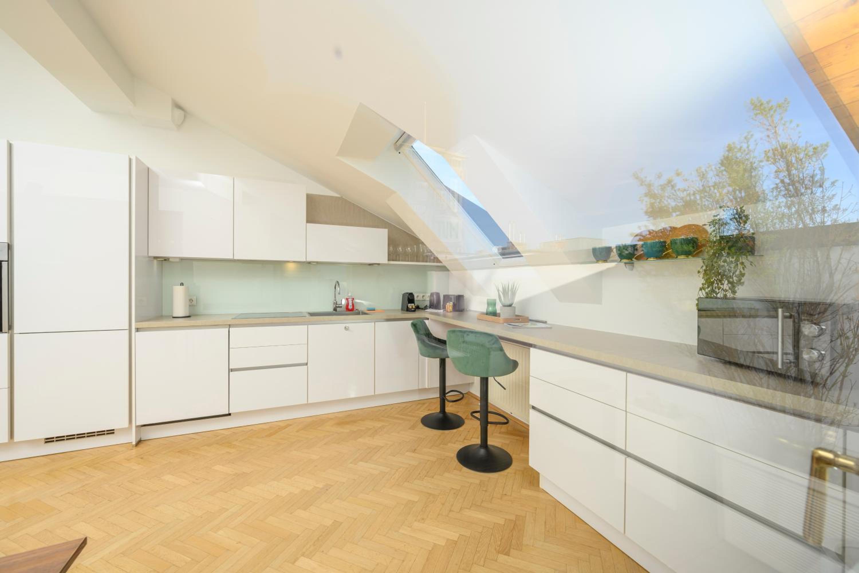 Vienna Rooftop Haven 120m, 3BR, Terrace, City Views!