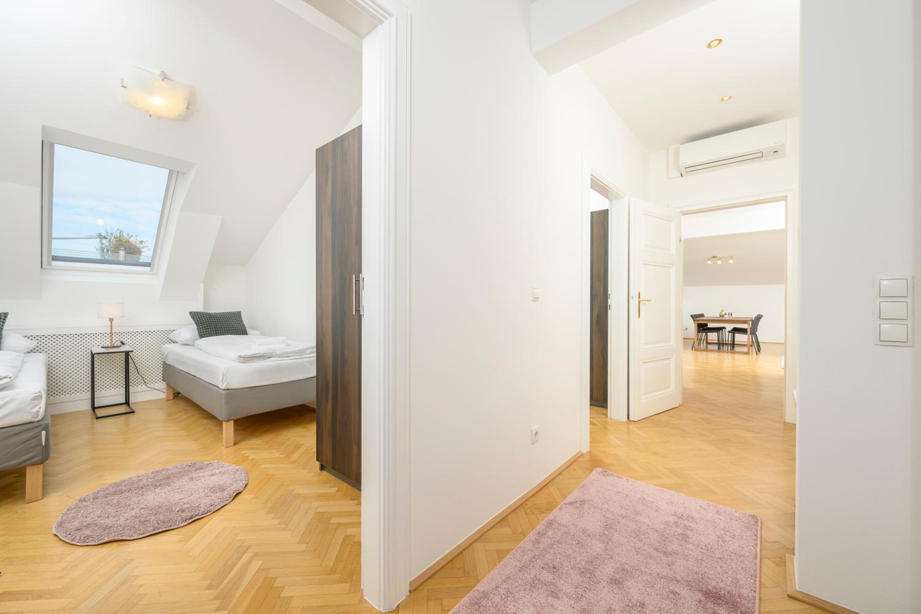 Vienna Rooftop Haven 120m, 3BR, Terrace, City Views!