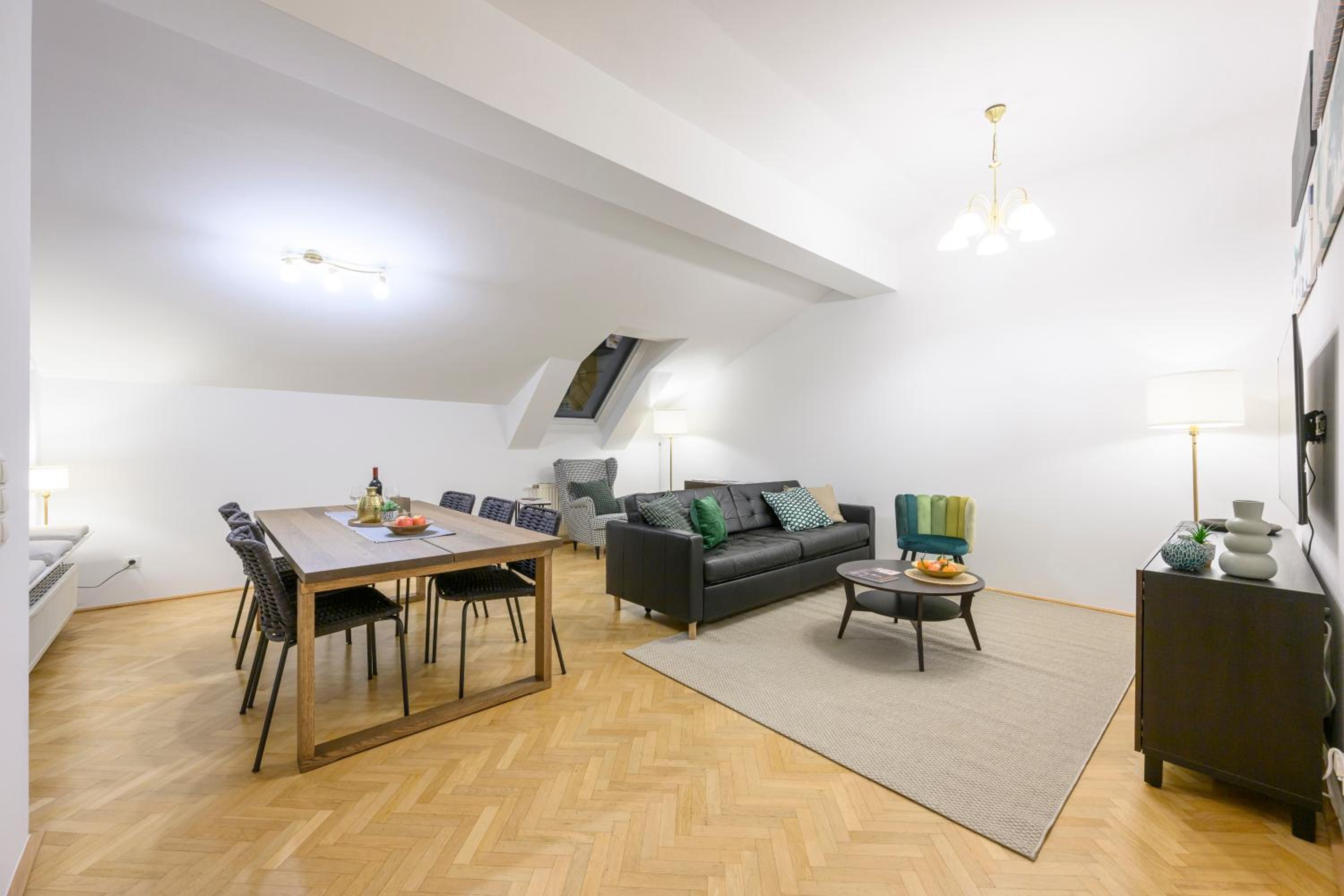 Vienna Rooftop Haven 120m, 3BR, Terrace, City Views!