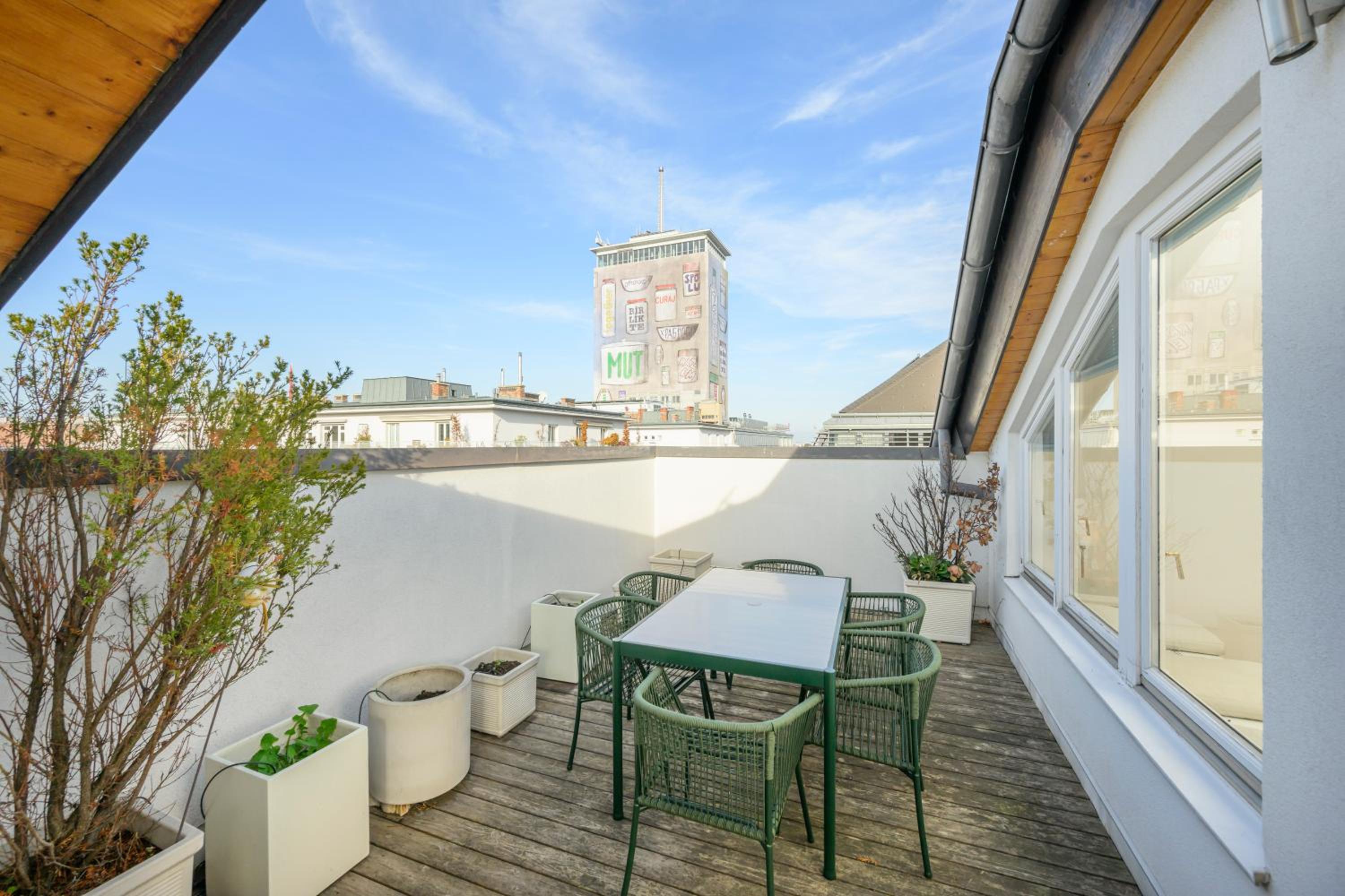 Vienna Rooftop Haven 120m, 3BR, Terrace, City Views!