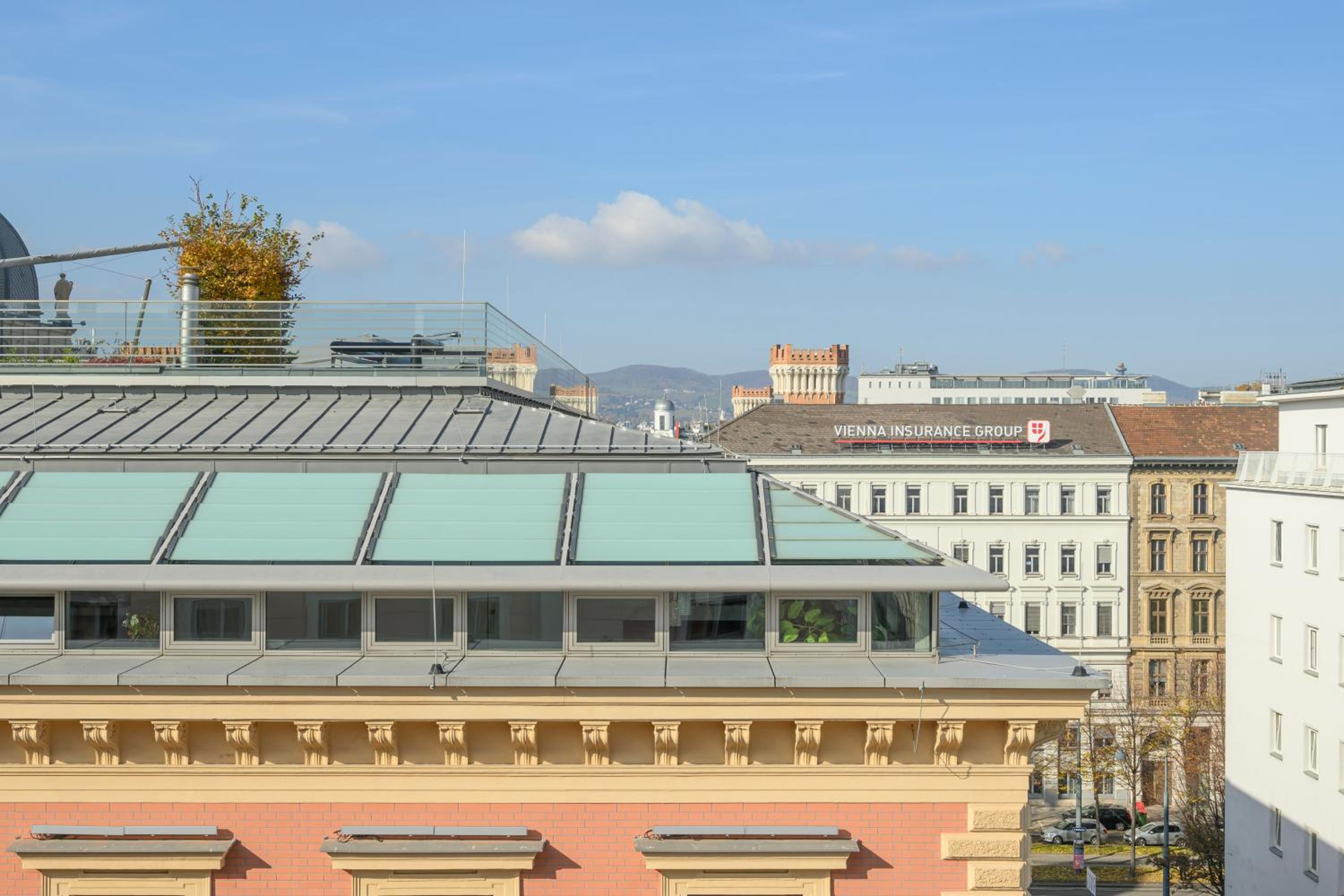 Vienna Rooftop Haven 120m, 3BR, Terrace, City Views!