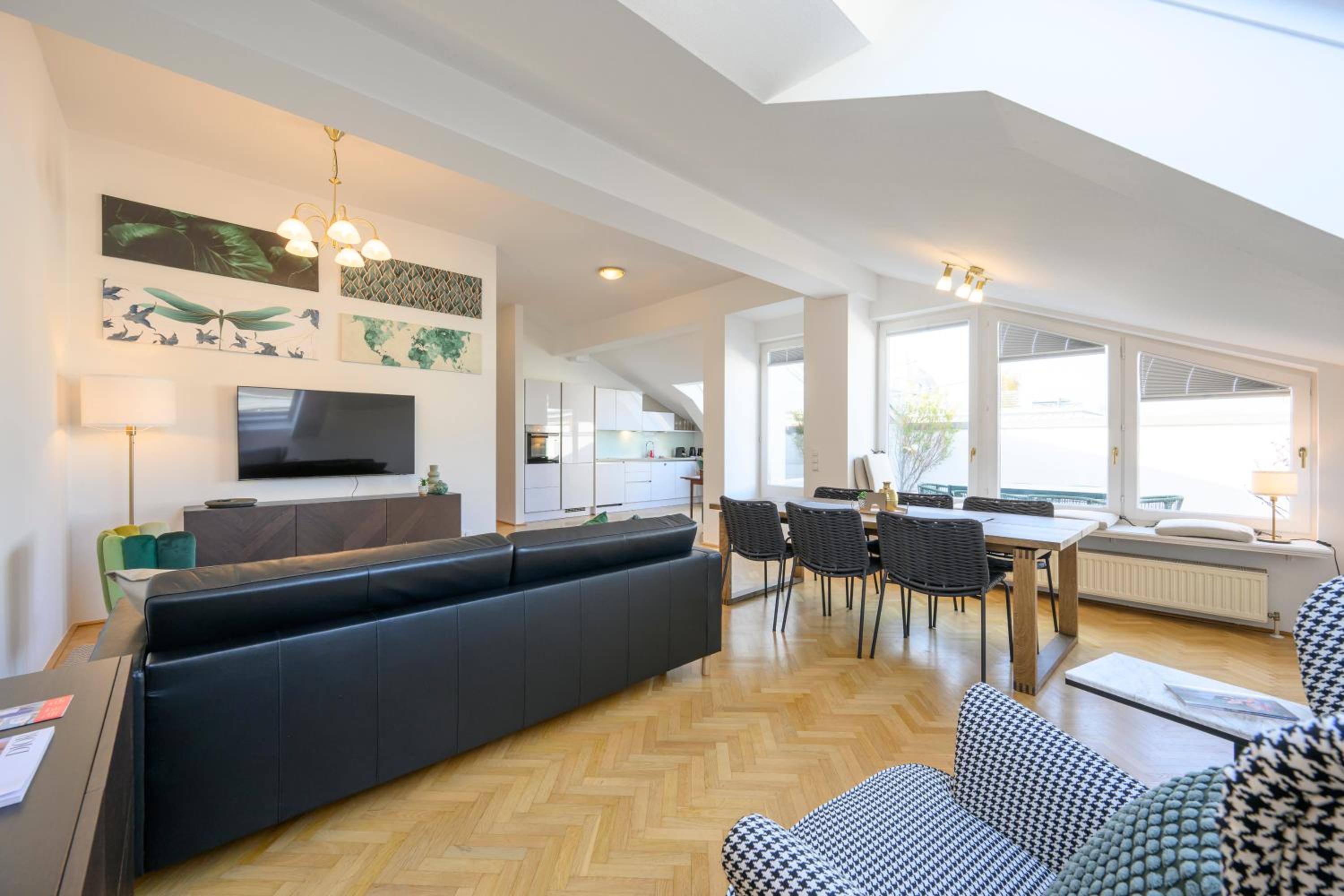 Vienna Rooftop Haven 120m, 3BR, Terrace, City Views!