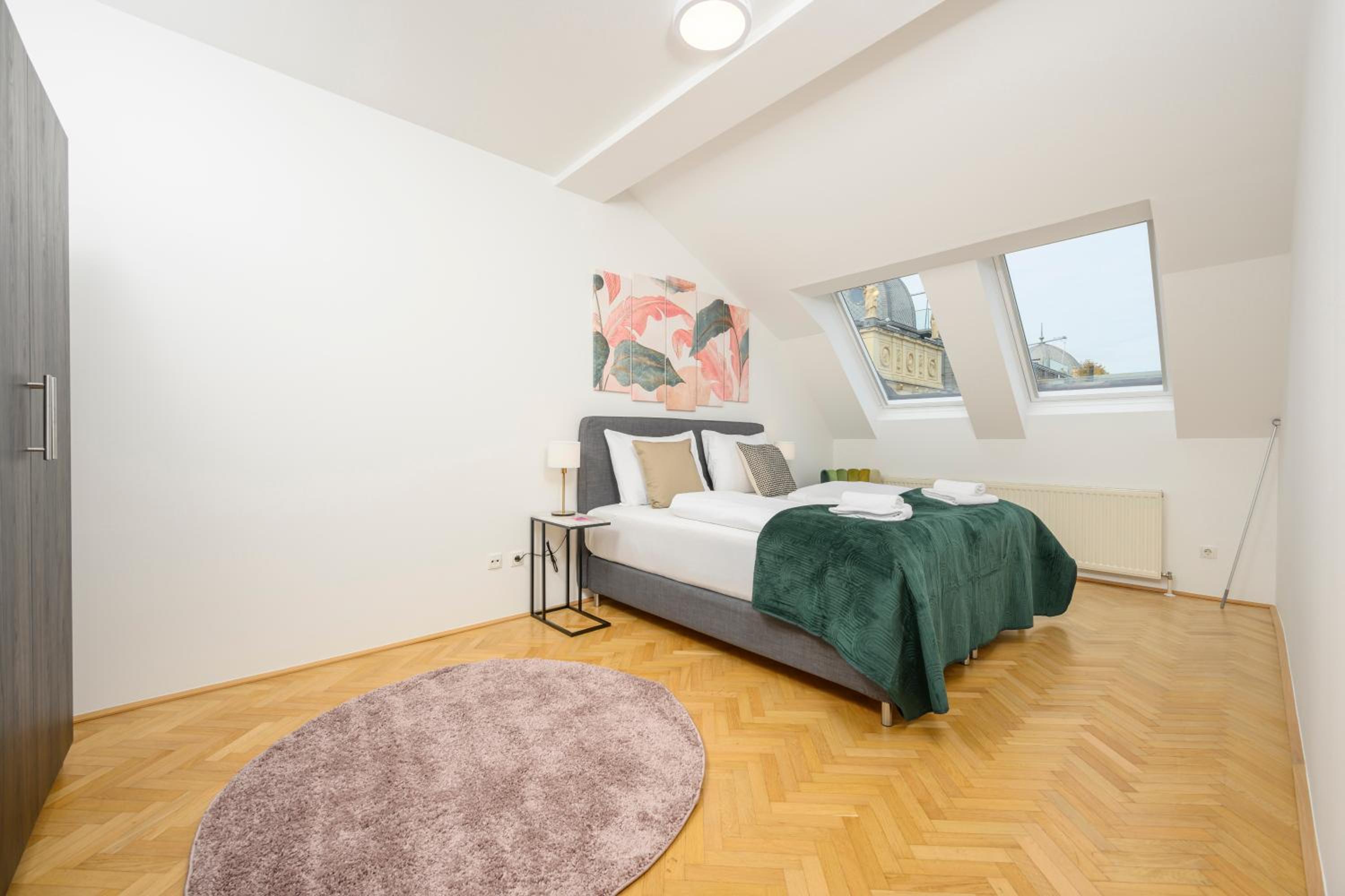 Vienna Rooftop Haven 120m, 3BR, Terrace, City Views!