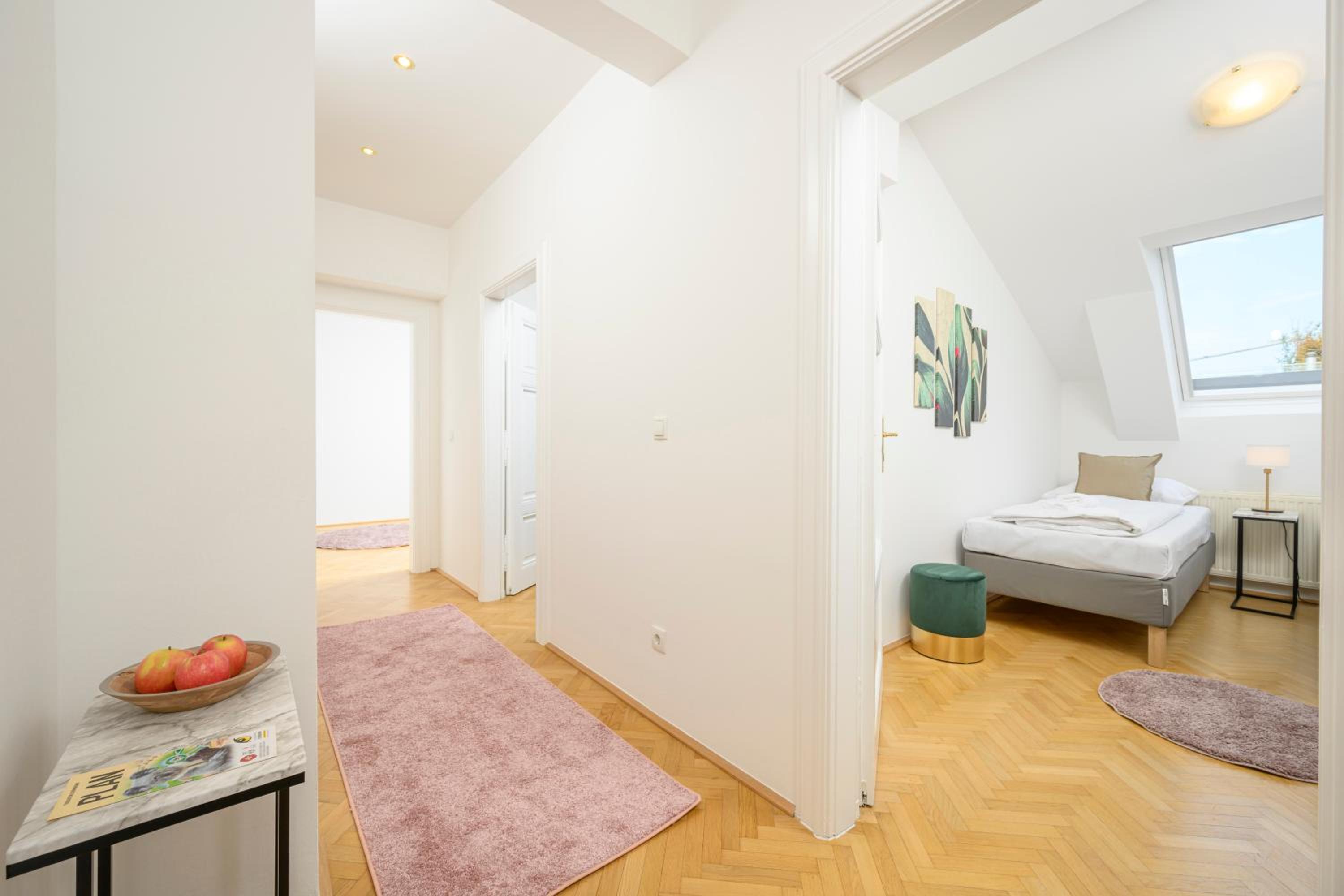 Vienna Rooftop Haven 120m, 3BR, Terrace, City Views!