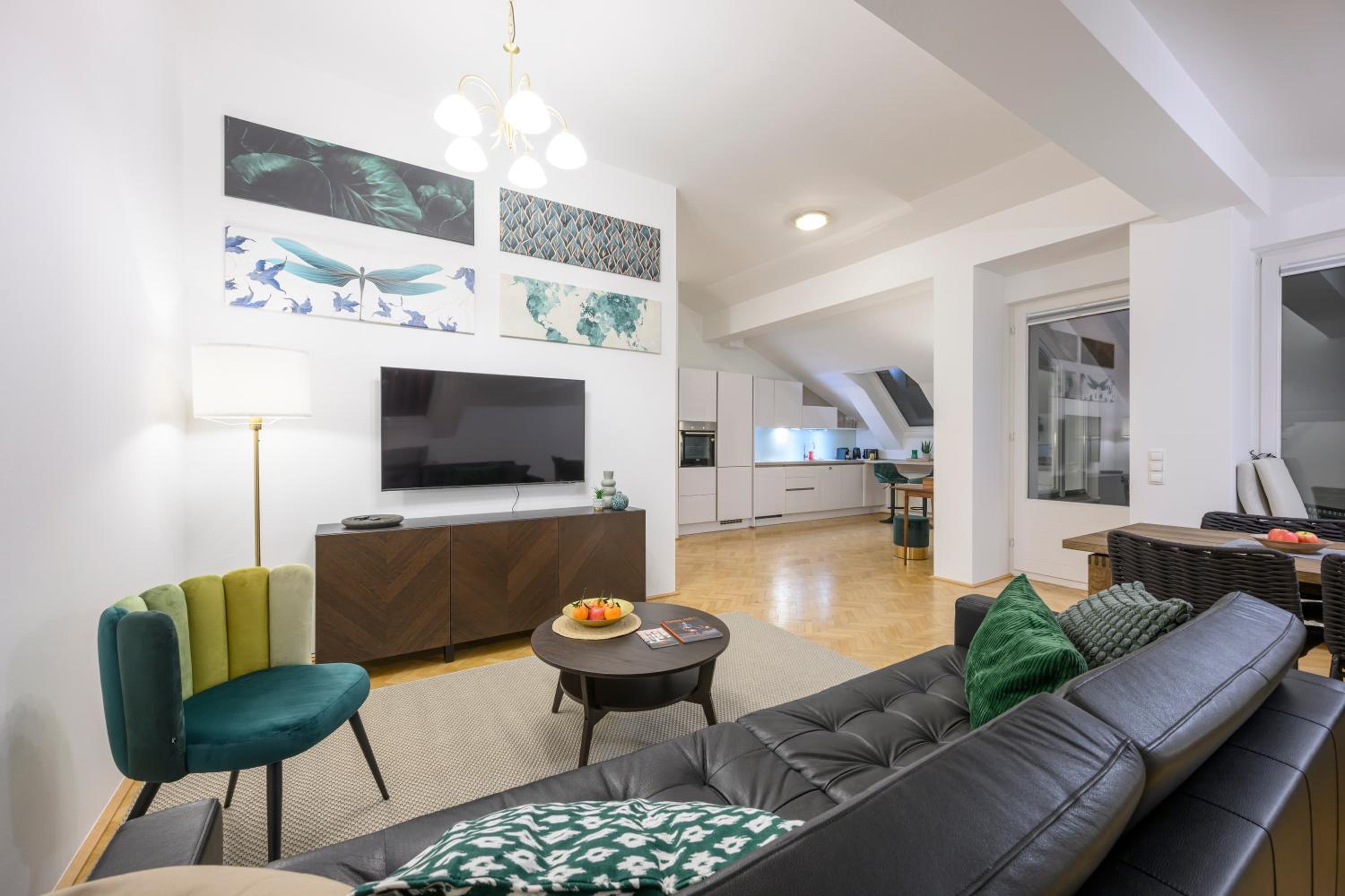 Vienna Rooftop Haven 120m, 3BR, Terrace, City Views!