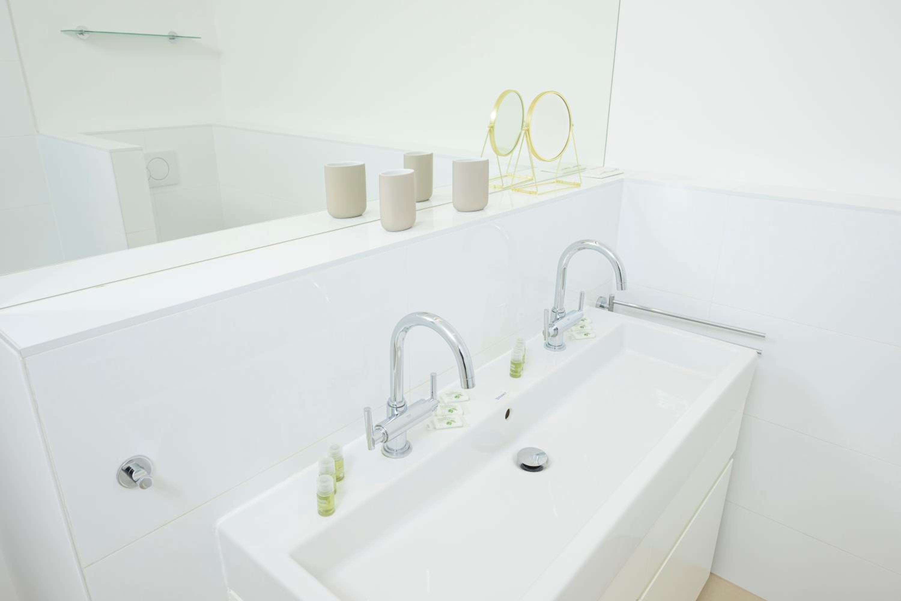 Vienna Rooftop Haven 120m, 3BR, Terrace, City Views!