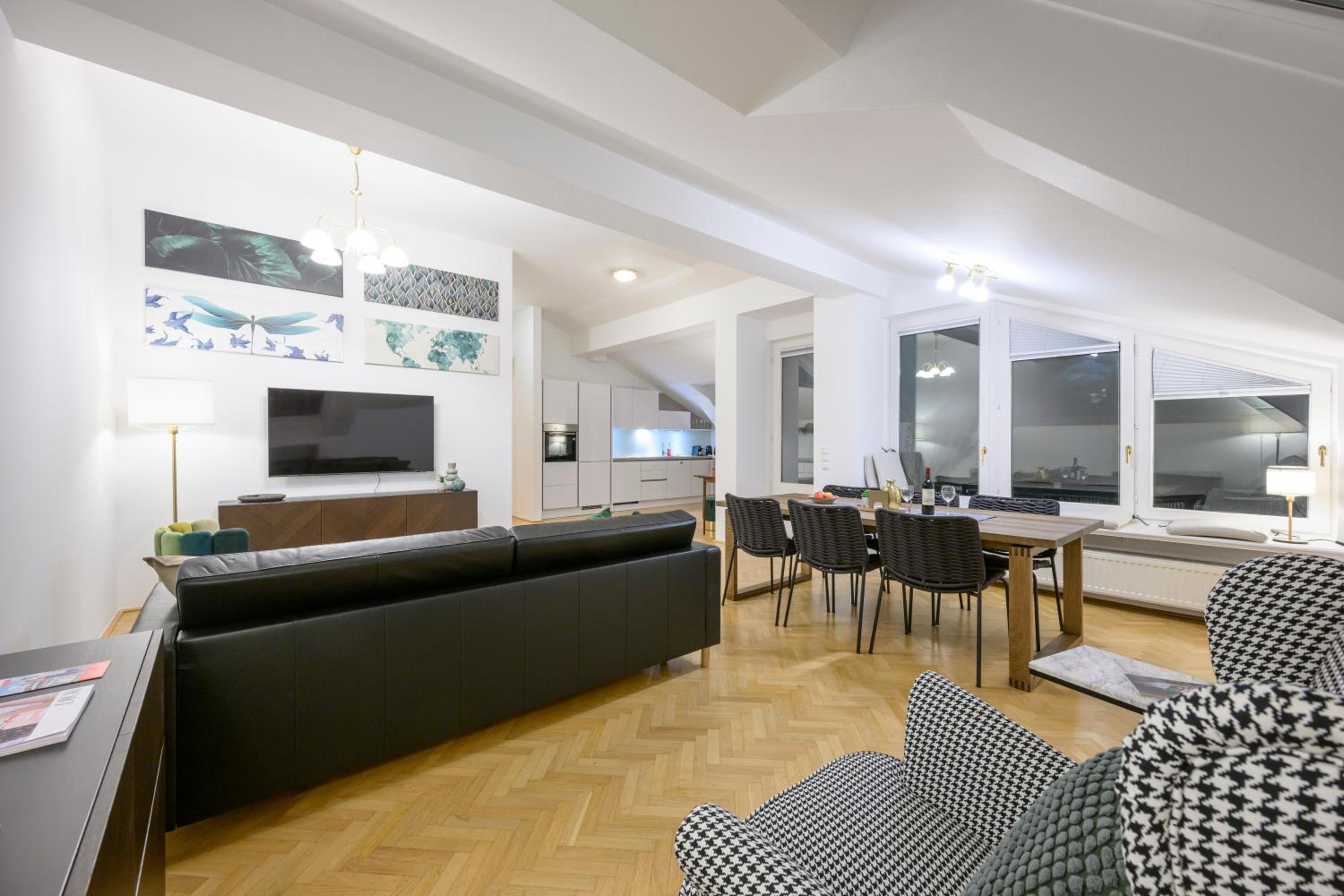 Vienna Rooftop Haven 120m, 3BR, Terrace, City Views!