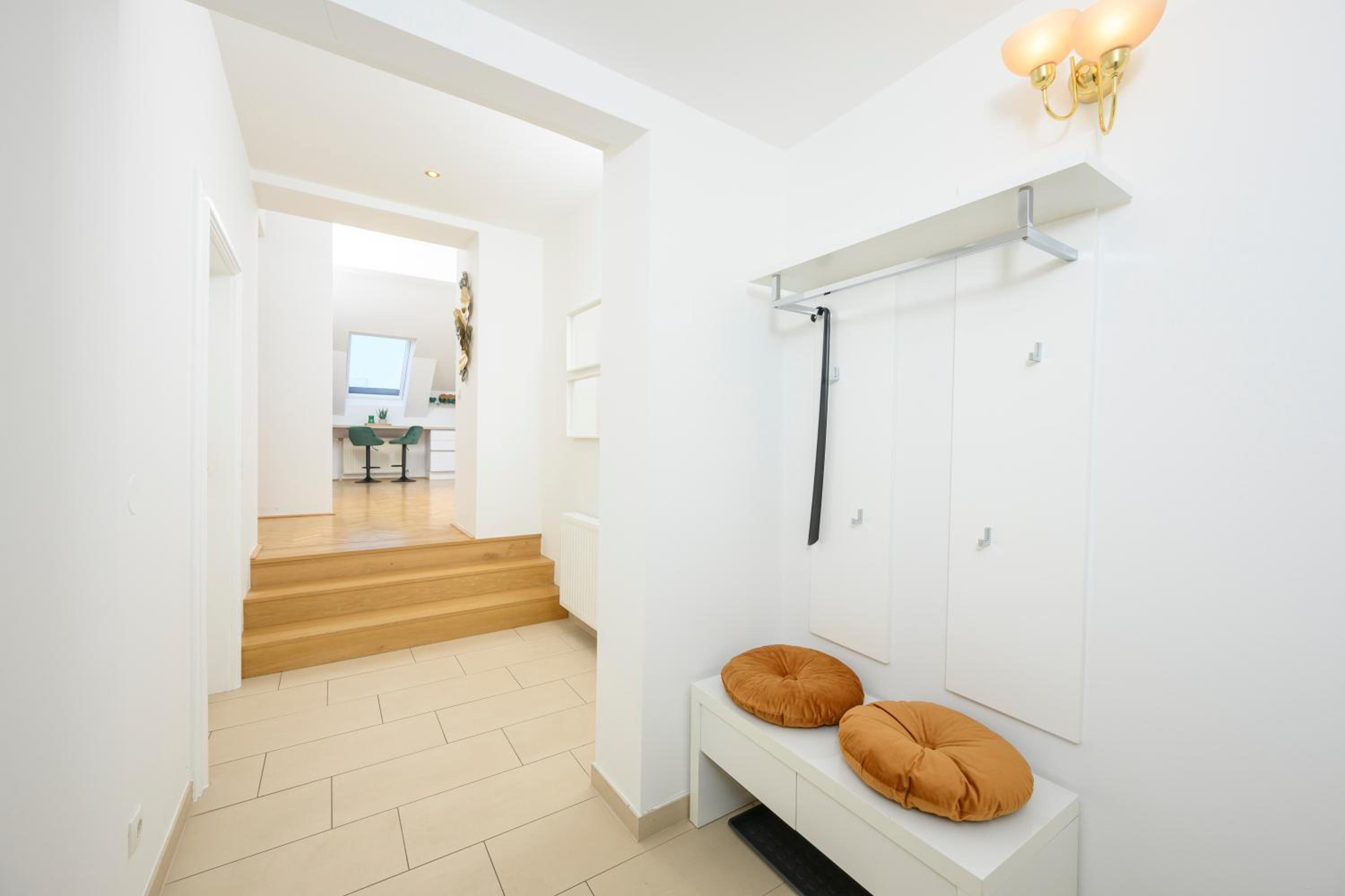 Vienna Rooftop Haven 120m, 3BR, Terrace, City Views!