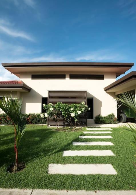 Amazing Beach Side Home-Walk to Best Beach in Uvita