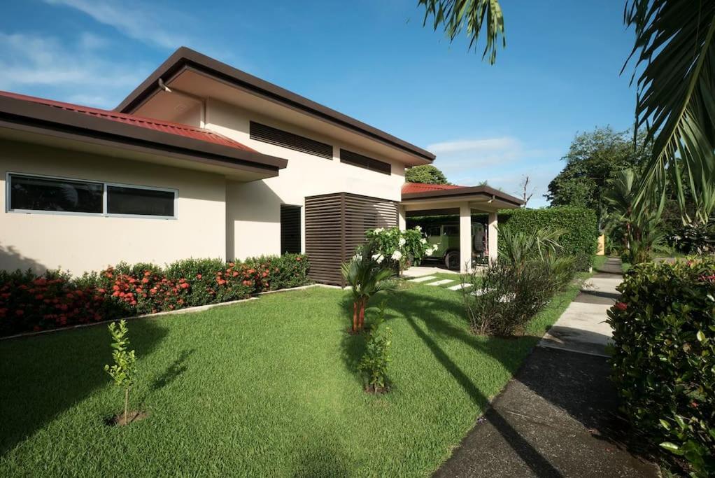 Amazing Beach Side Home-Walk to Best Beach in Uvita