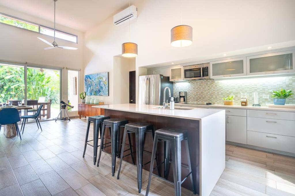 Amazing Beach Side Home-Walk to Best Beach in Uvita