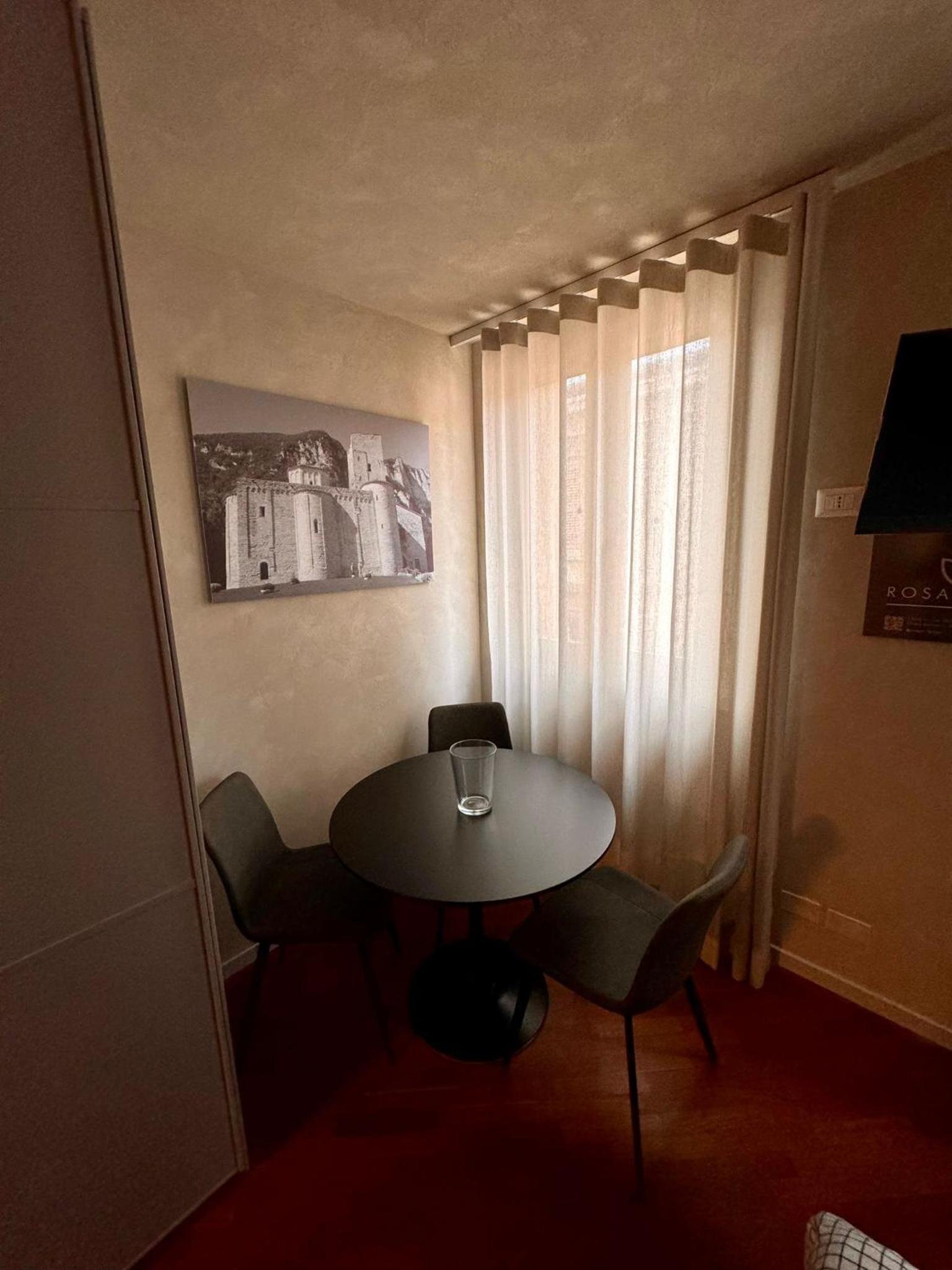 Rosa Suite