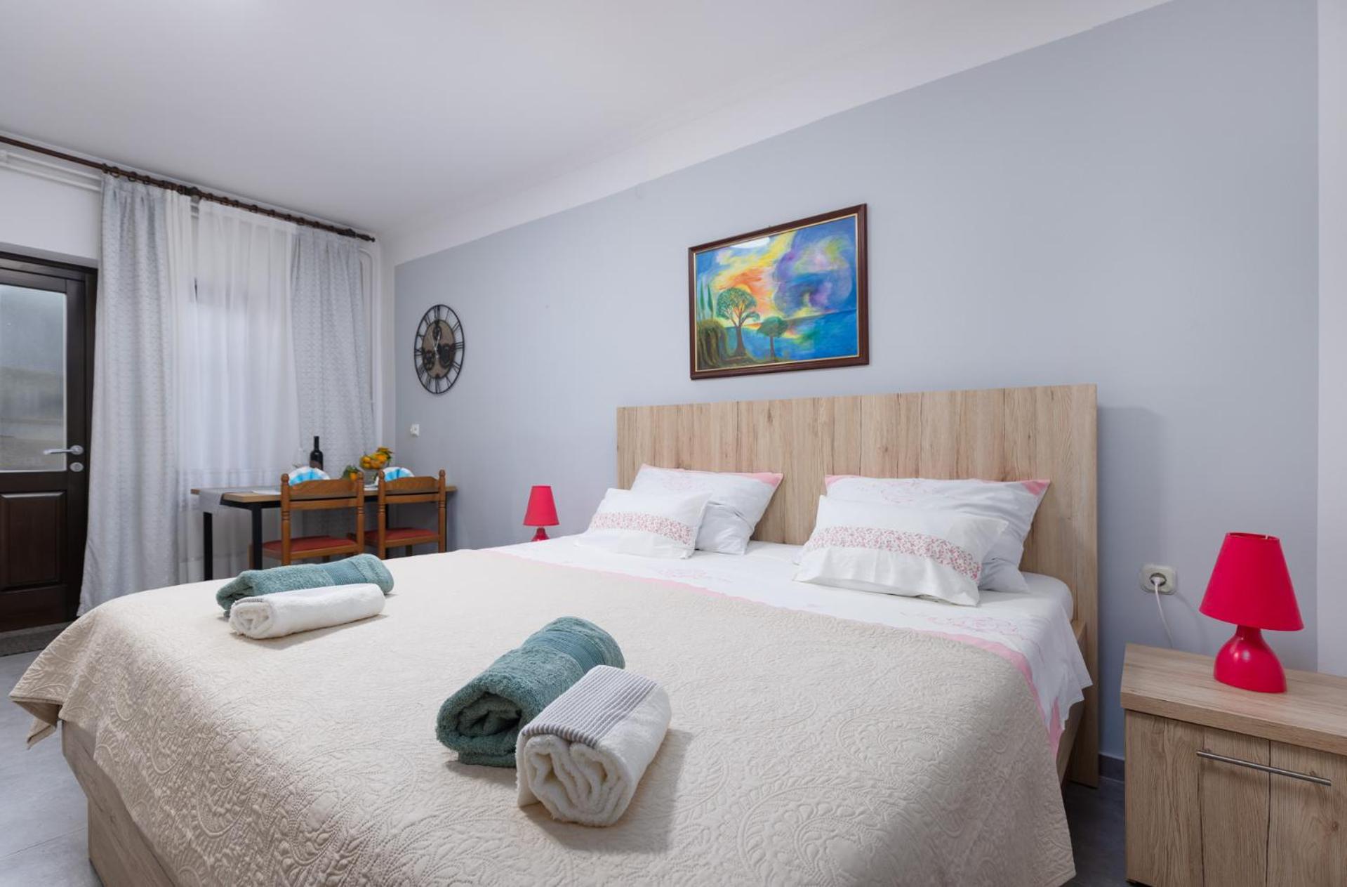 Studio Apartment Miranda view 2