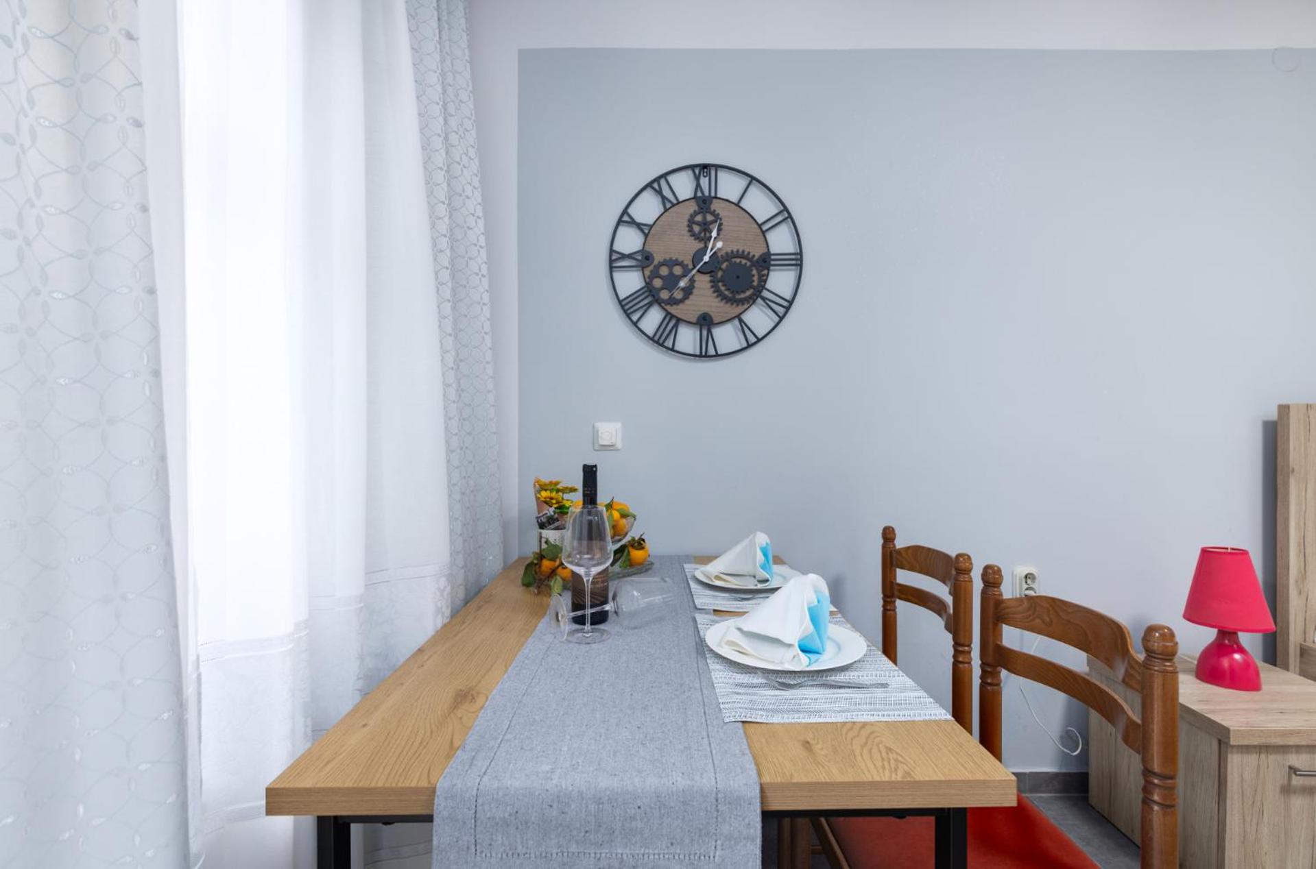 Studio Apartment Miranda view 3