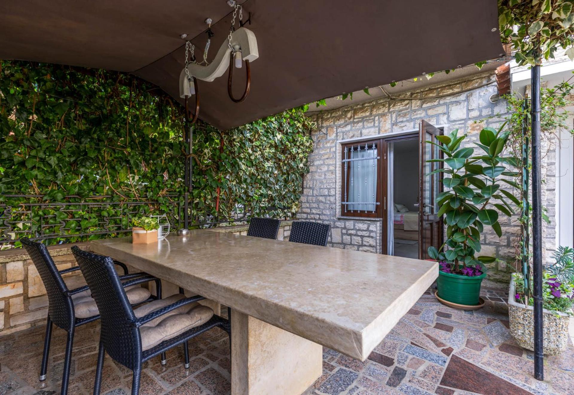 Studio Apartment Miranda view 4