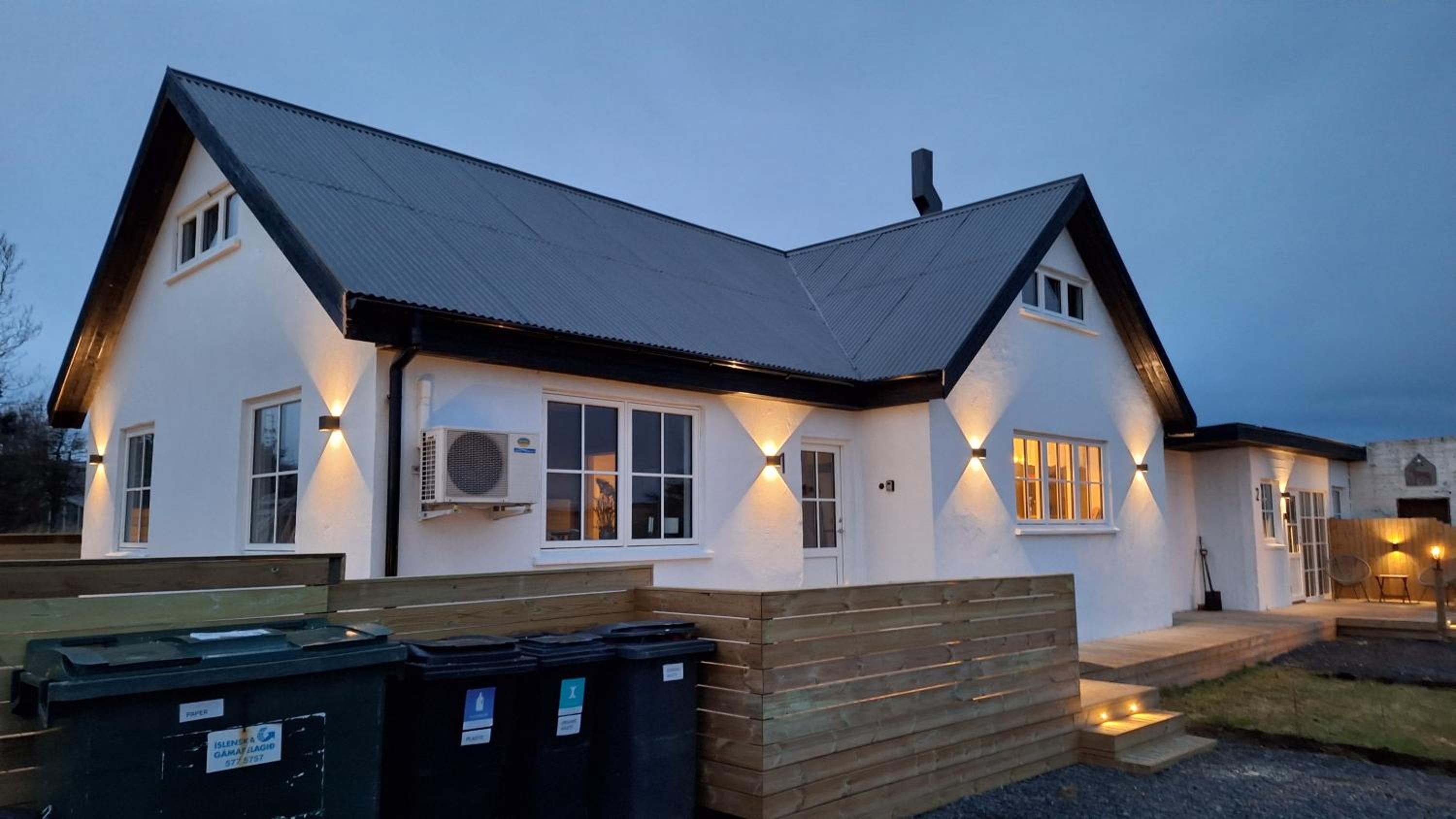 Hallfreðarstaðir 1 Apartments