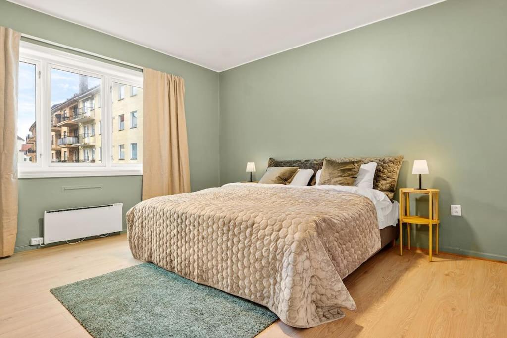 Dinbnb Apartments l Free Parking l 5 Min From Torget l Nearby Coast I Newly Furnished view 4