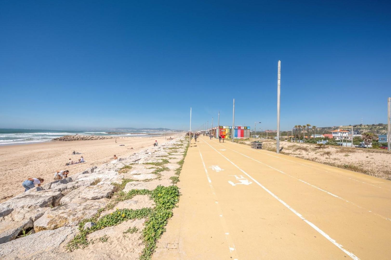 GuestReady - Sunshine at Costa da Caparica view 3