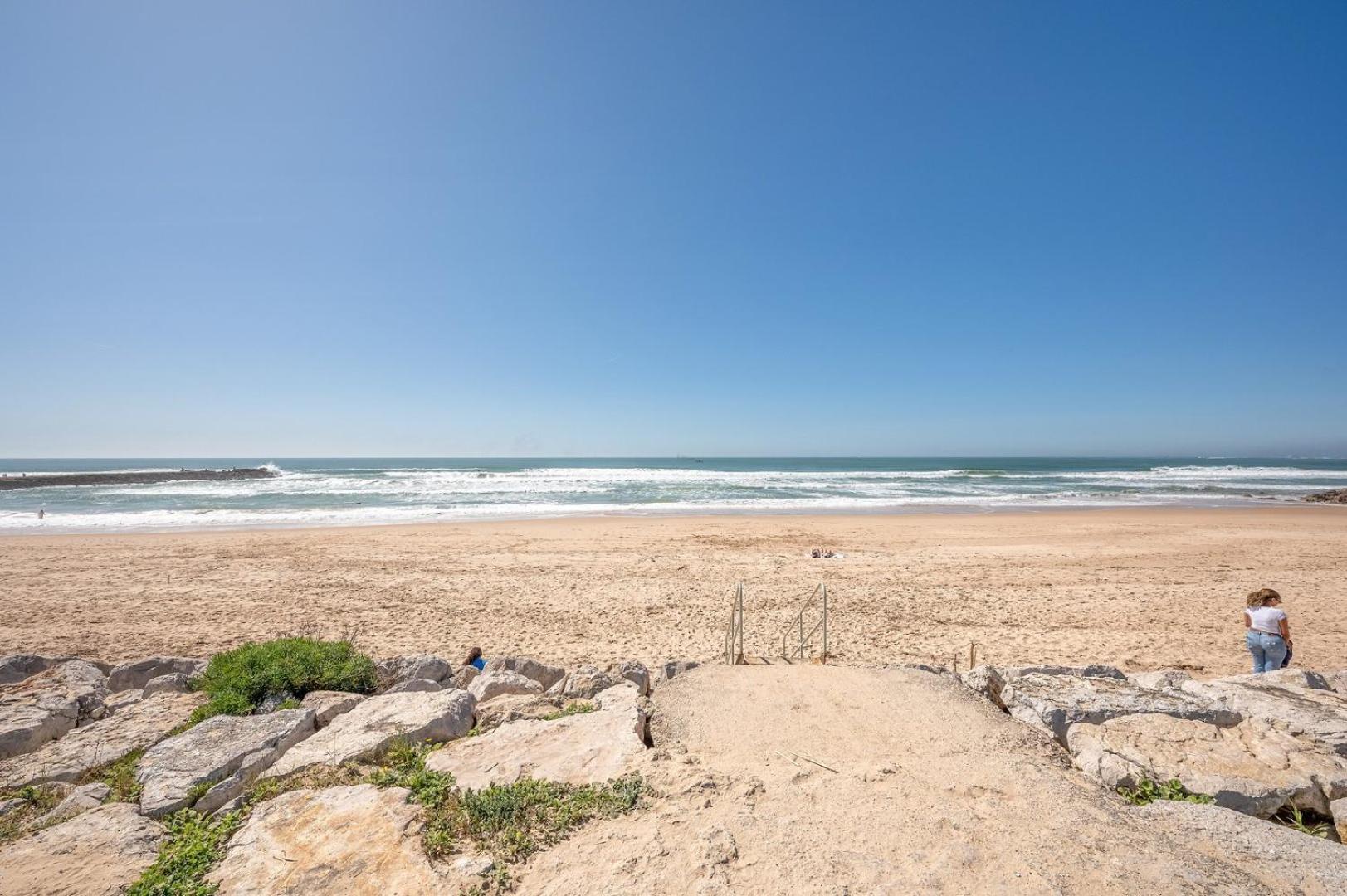 GuestReady - Sunshine at Costa da Caparica view 2