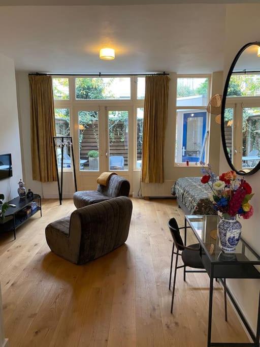 Sfeervol appartement met patio in het centrum view 4