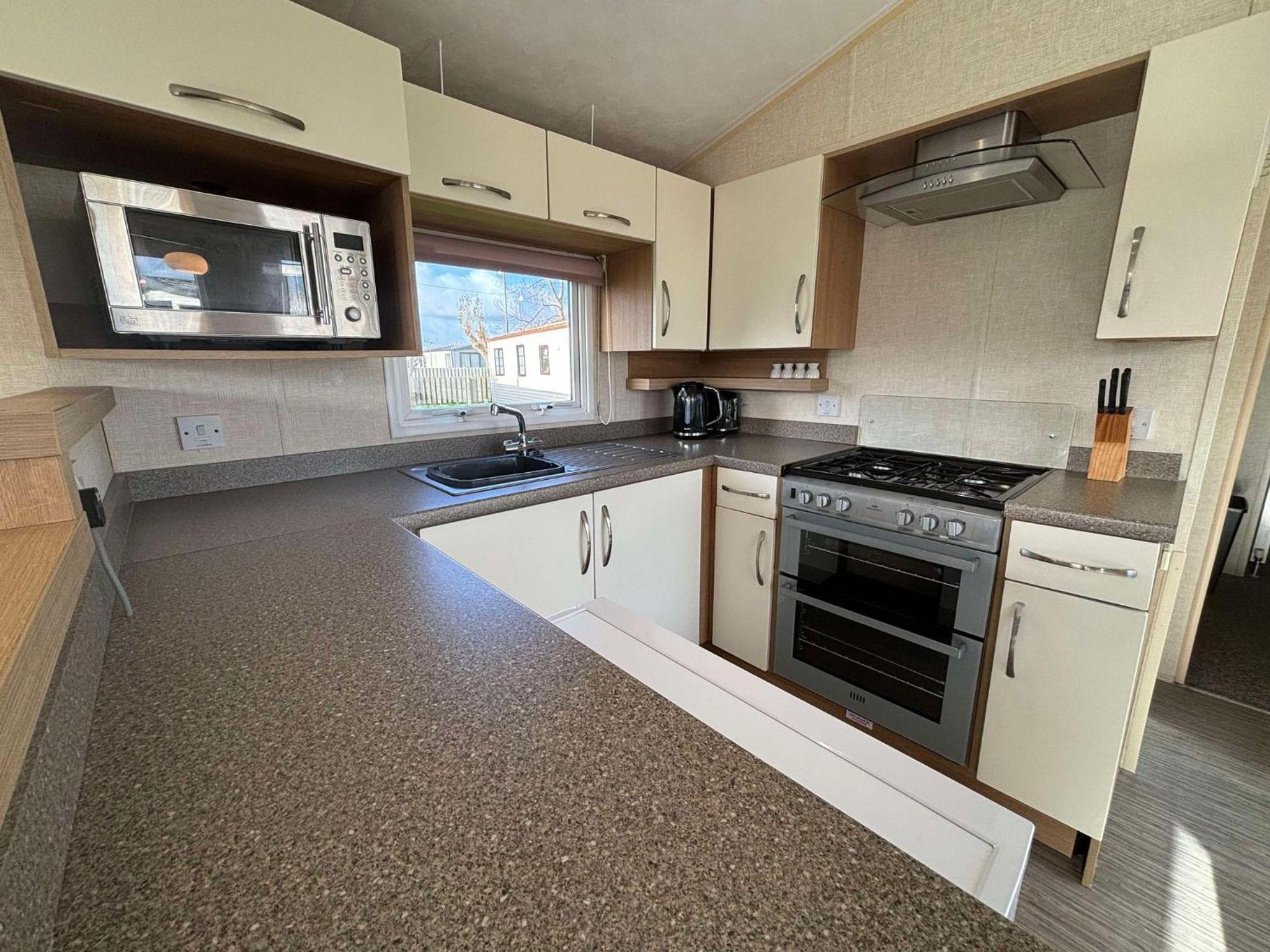 Lapwing 26, California Cliffs, Parkdean, Sleeps Eight, Free Wi-Fi, Pet Friendly, Bed Linen and Towels Included view 3