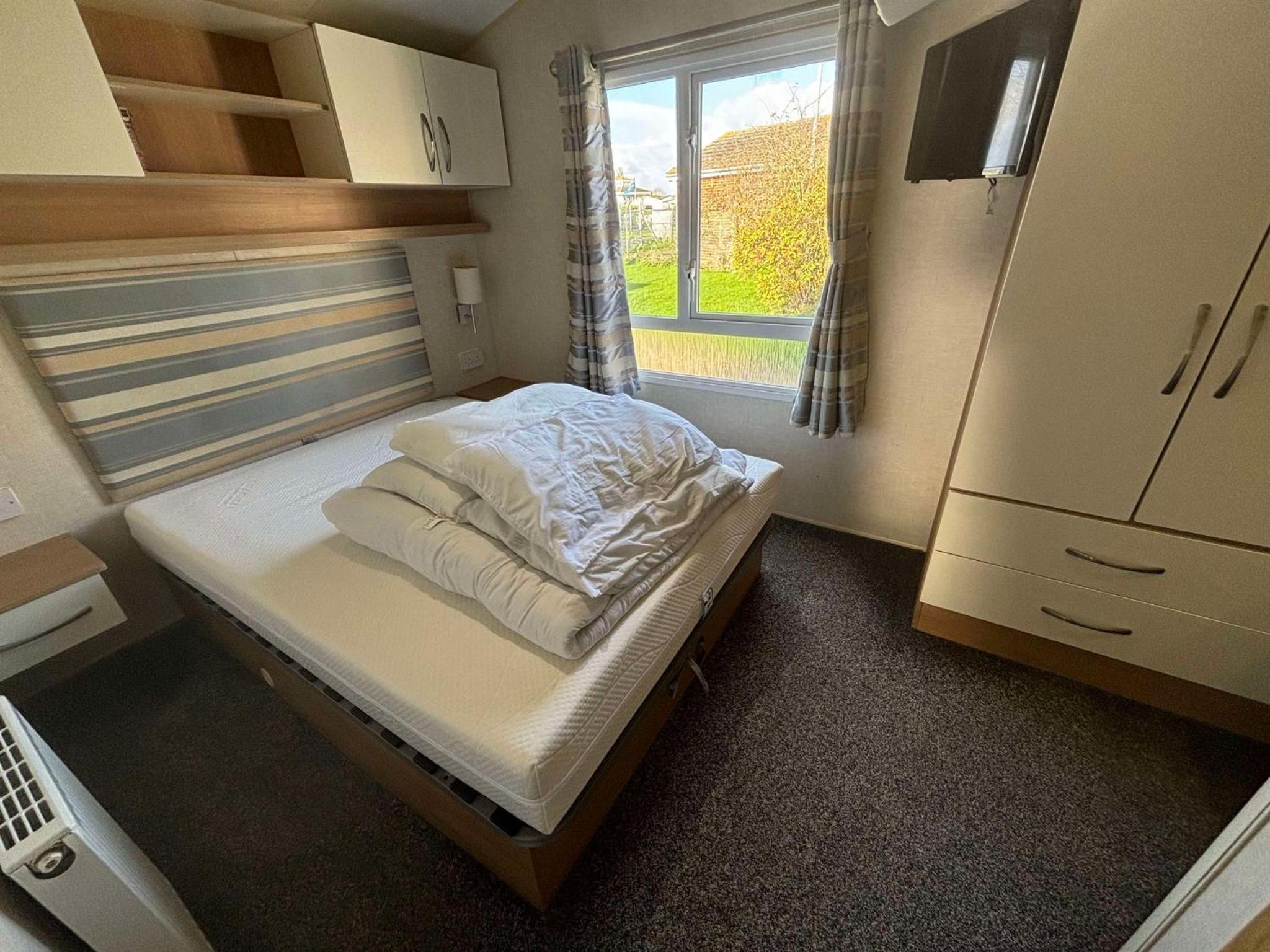 Lapwing 26, California Cliffs, Parkdean, Sleeps Eight, Free Wi-Fi, Pet Friendly, Bed Linen and Towels Included view 4