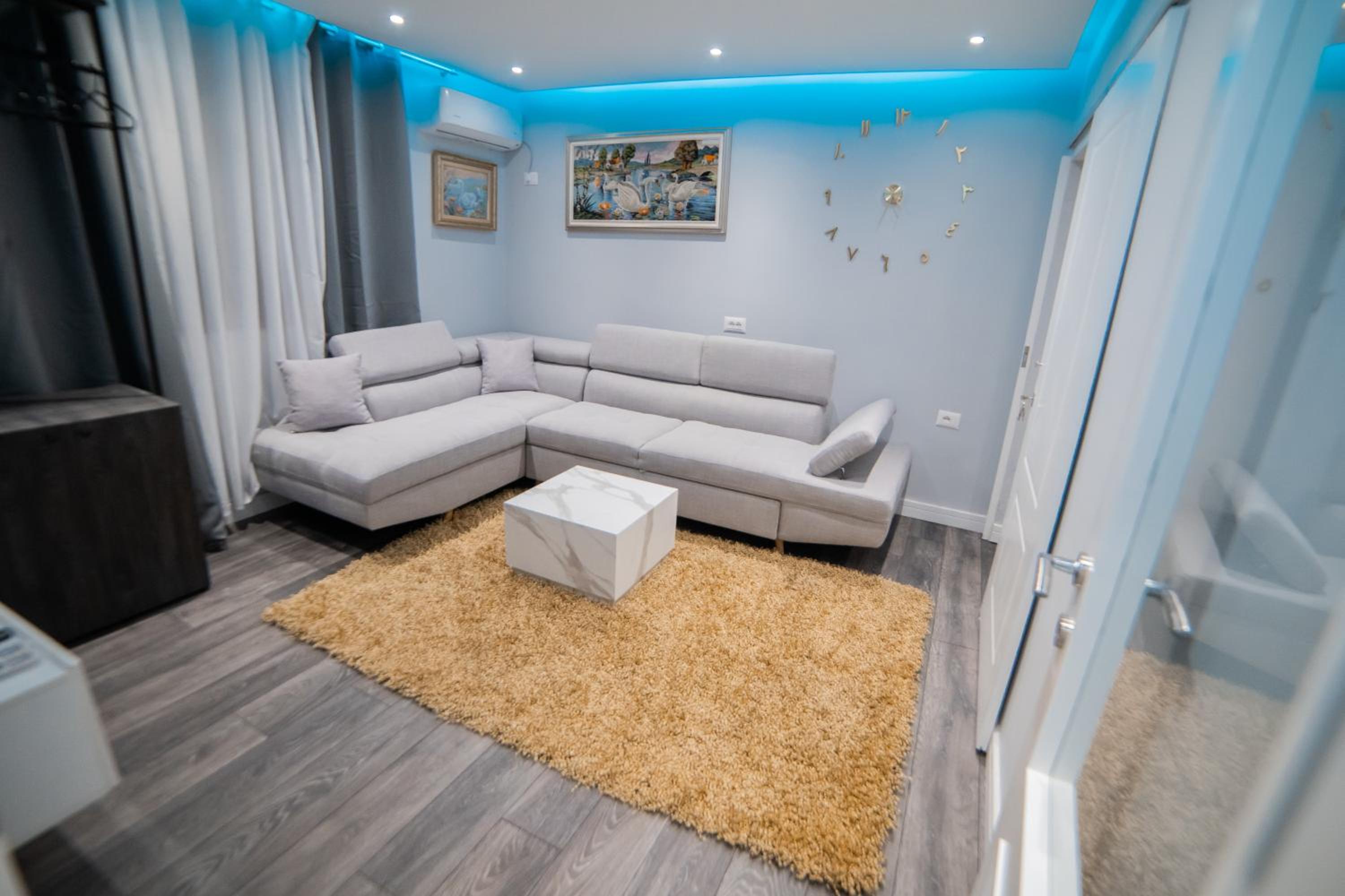 Luxury Apartment Square 21