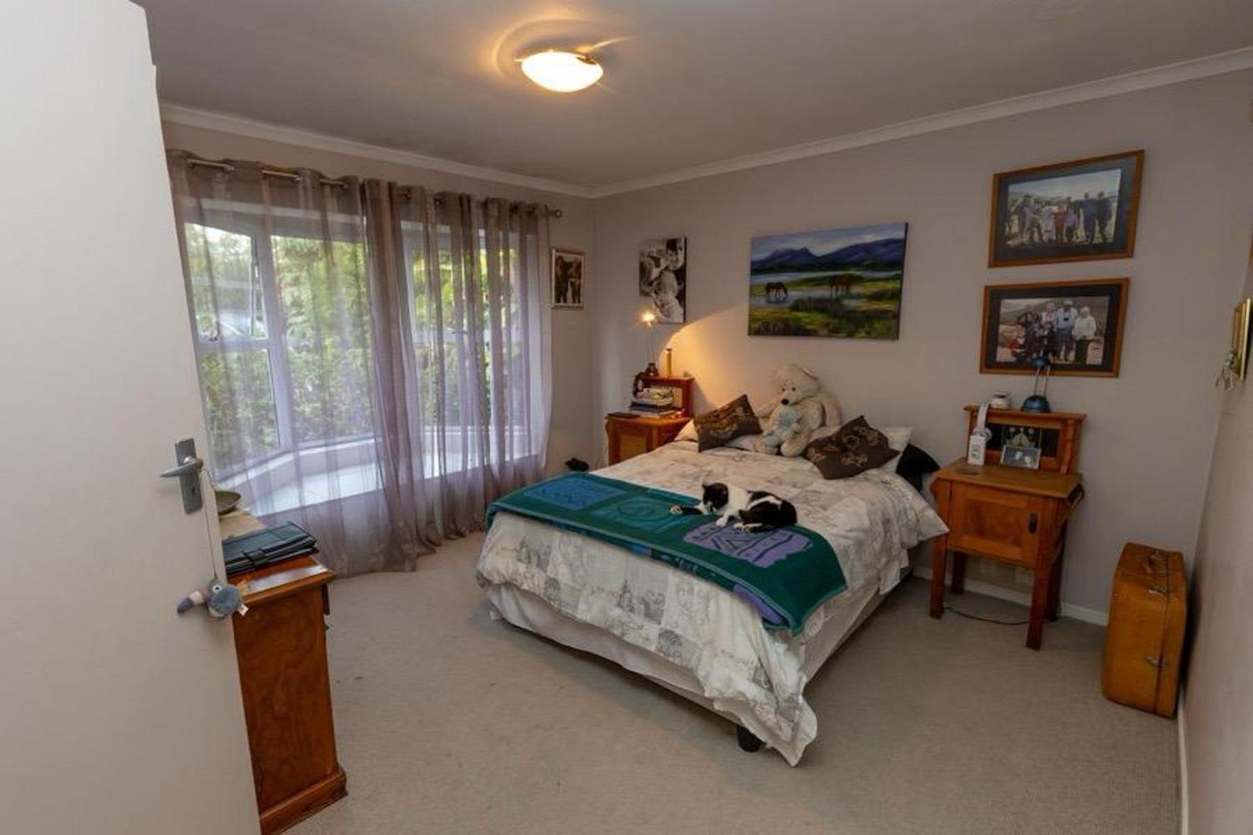 3 Bedroom part house in the scenic Durbanville wine lands area, holiday facility view 4