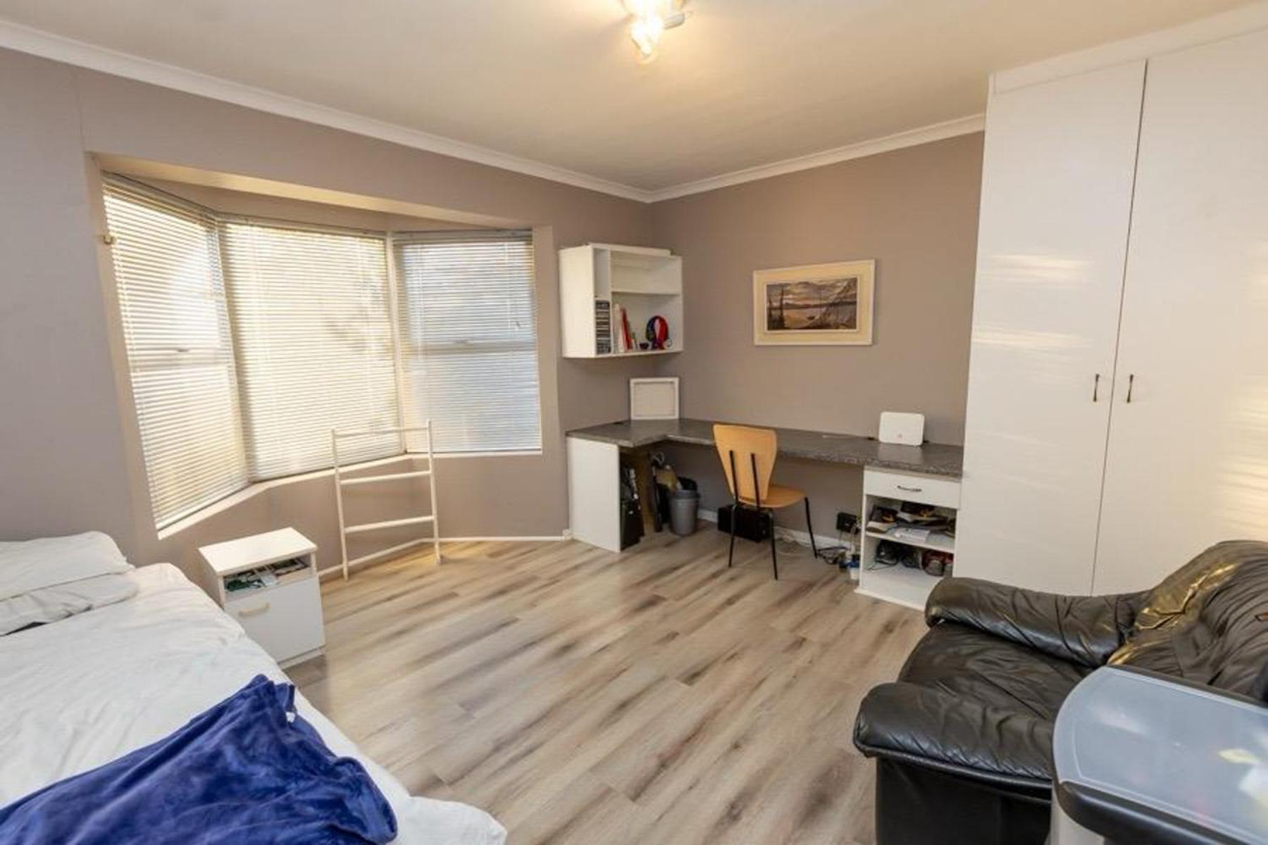 3 Bedroom part house in the scenic Durbanville wine lands area, holiday facility view 5