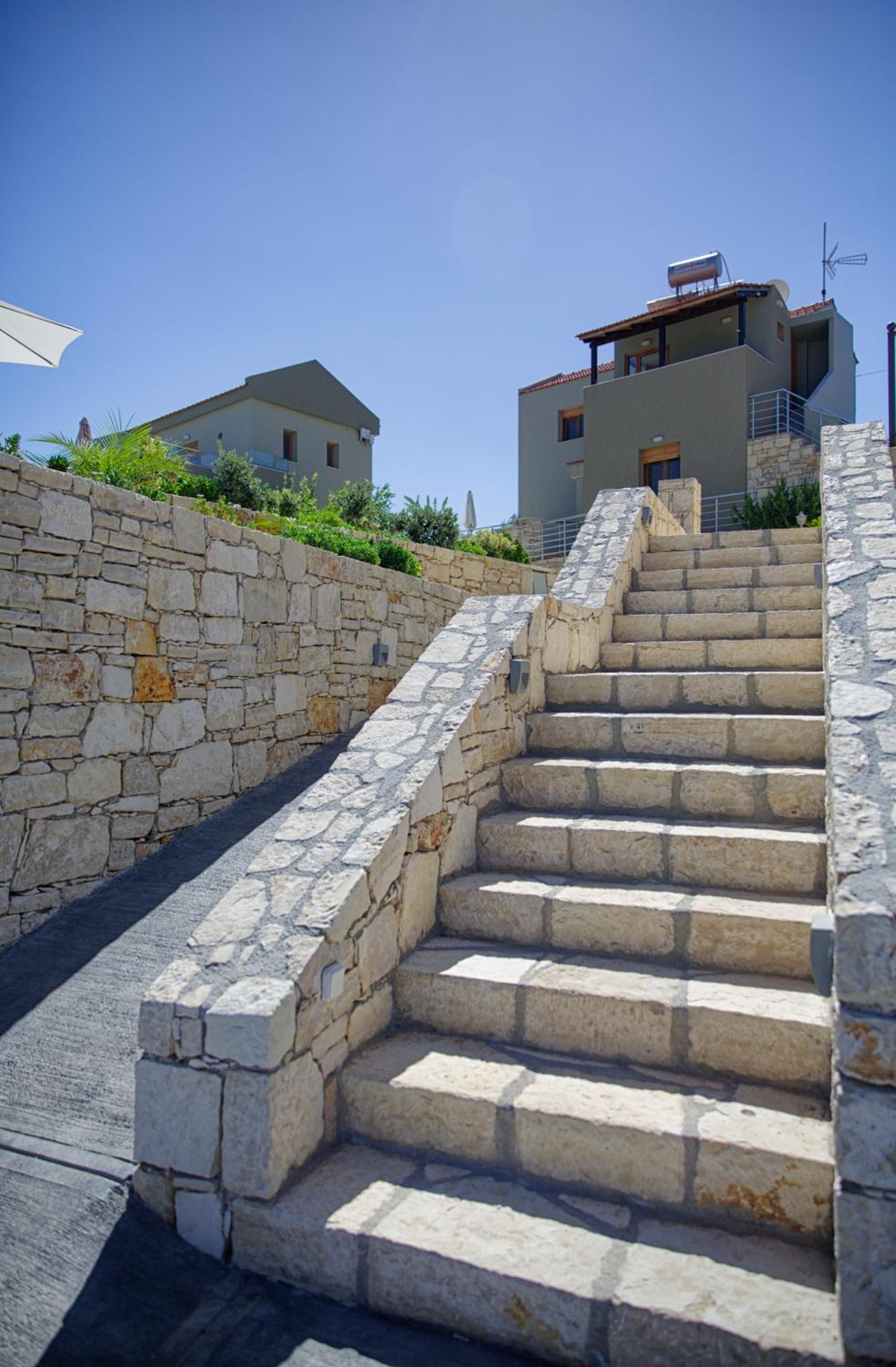 Aspro Apartments