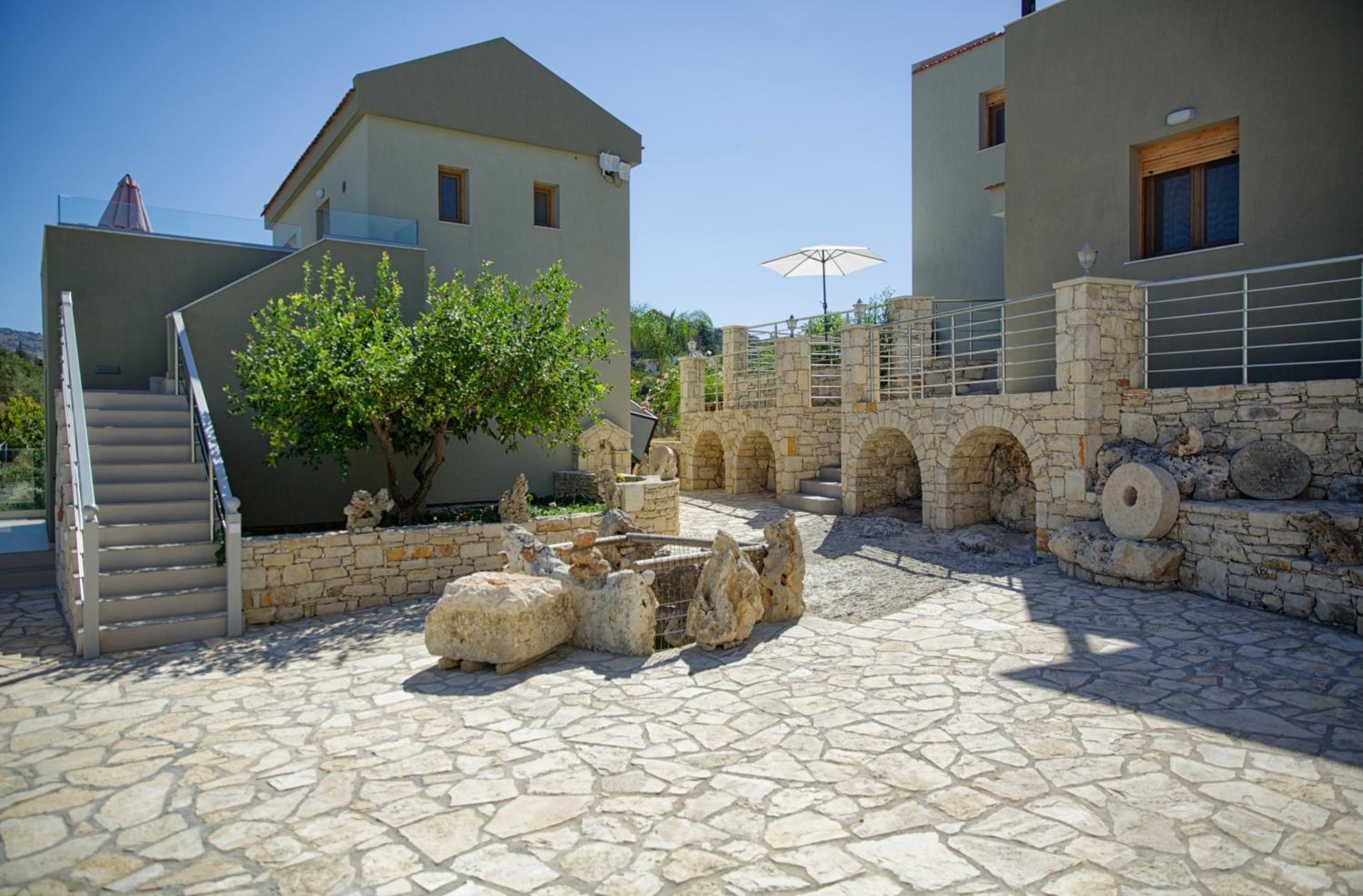 Aspro Apartments