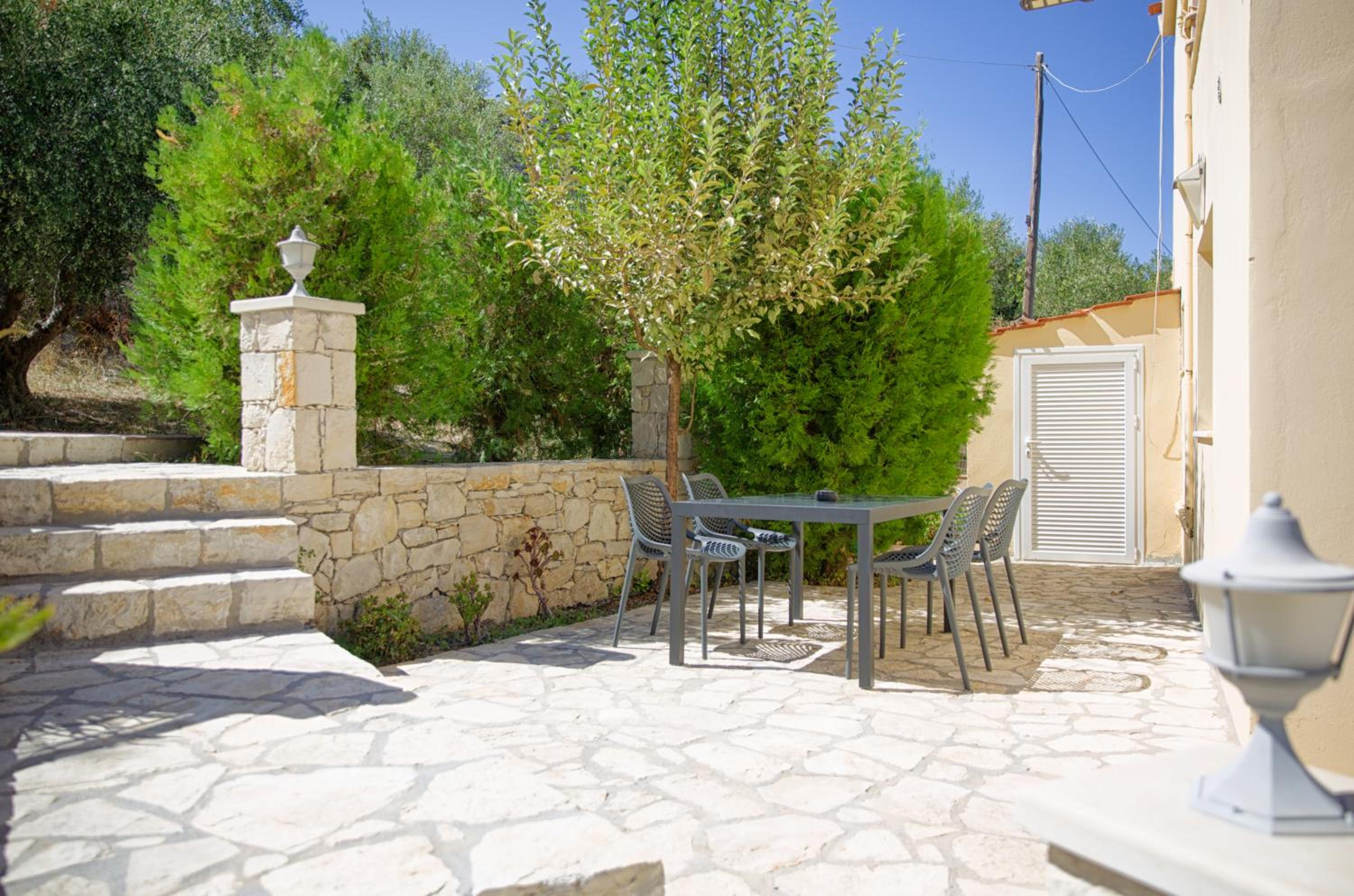 Aspro Apartments